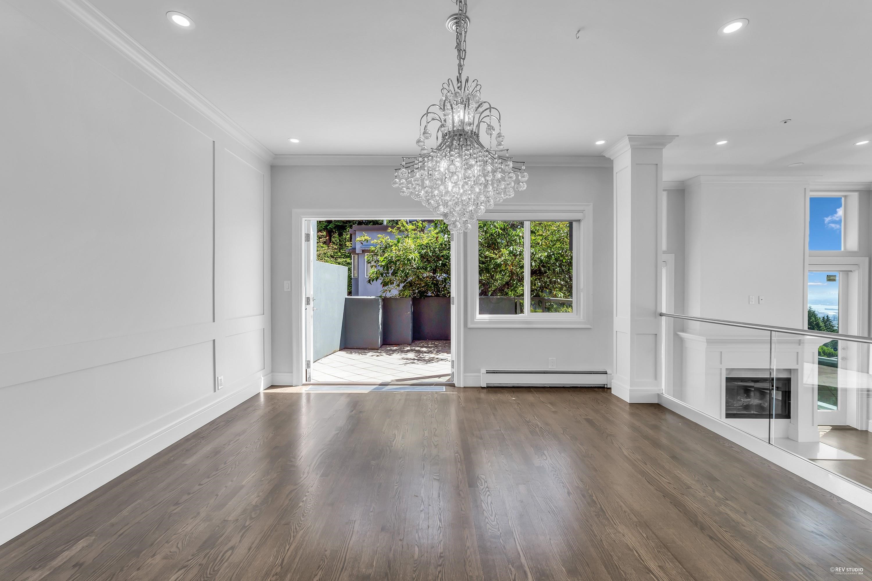 Listing image of 2611 WESTHILL WAY
