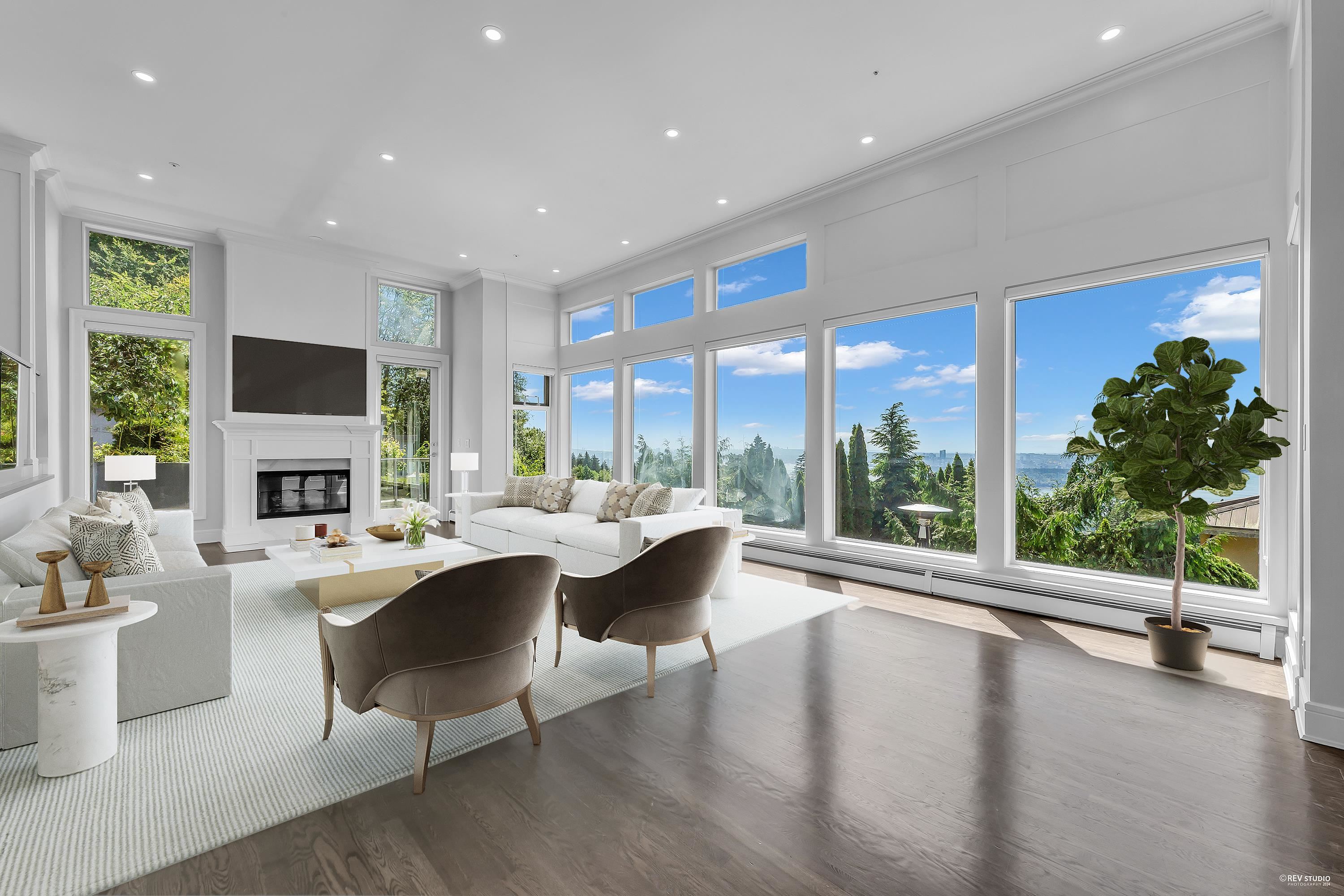Listing image of 2611 WESTHILL WAY
