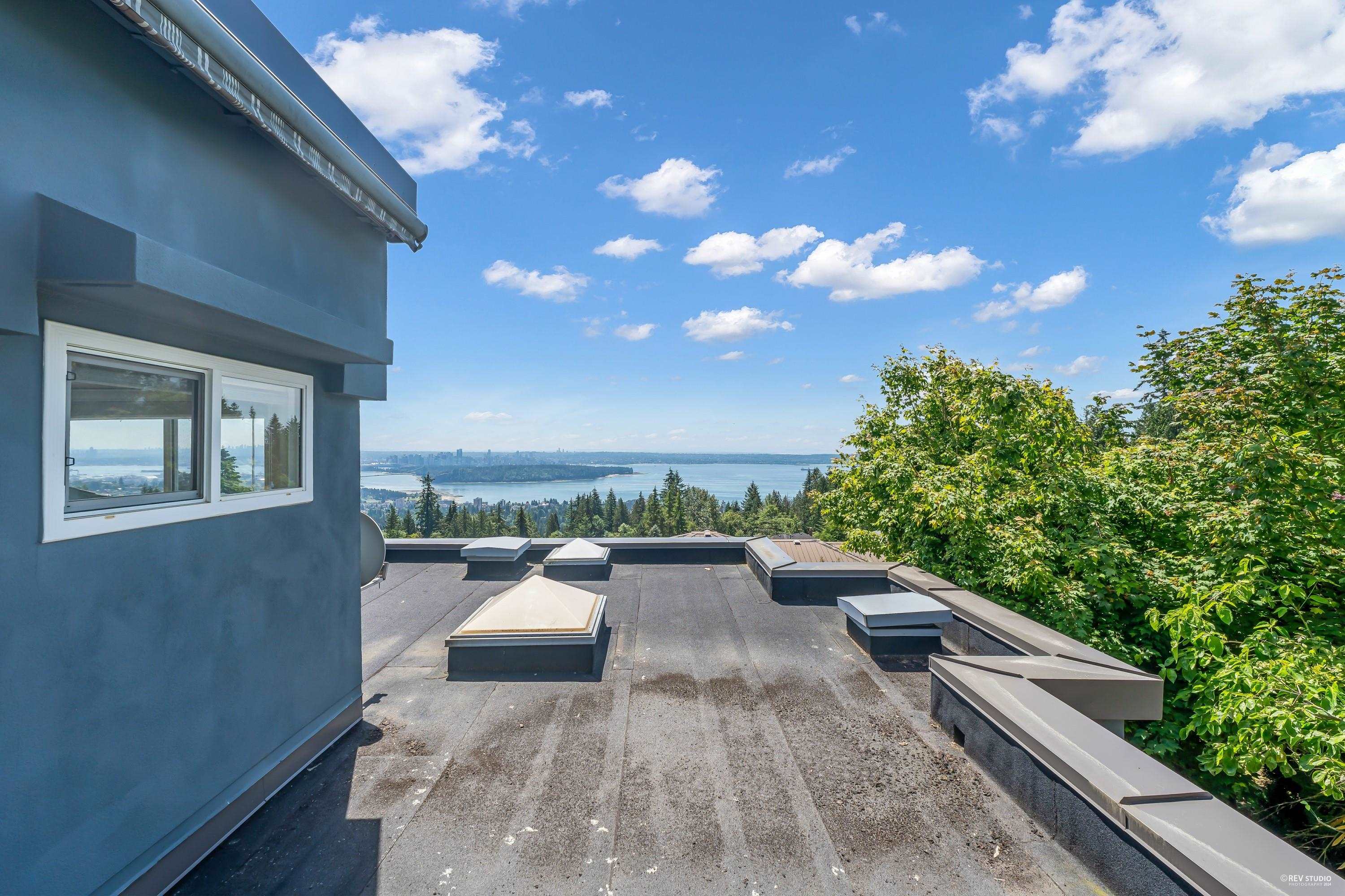 Listing image of 2611 WESTHILL WAY