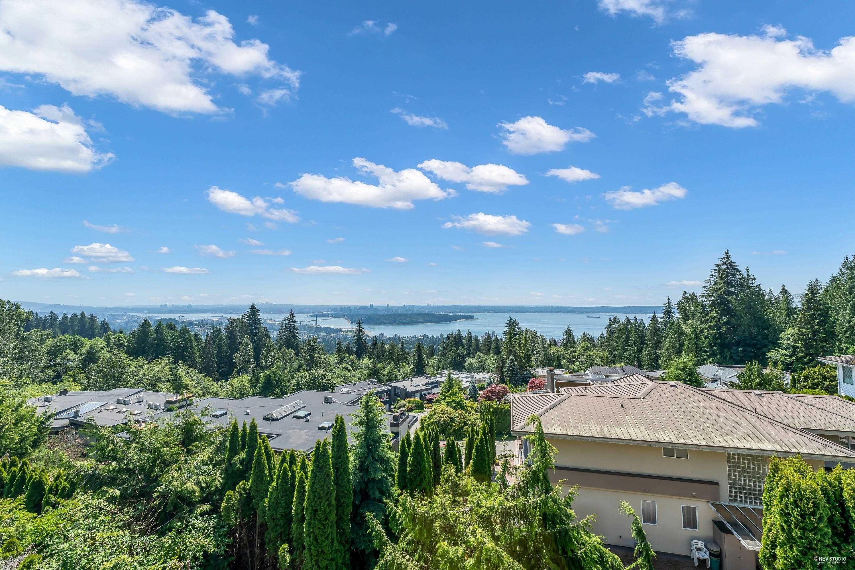 Listing image of 2611 WESTHILL WAY
