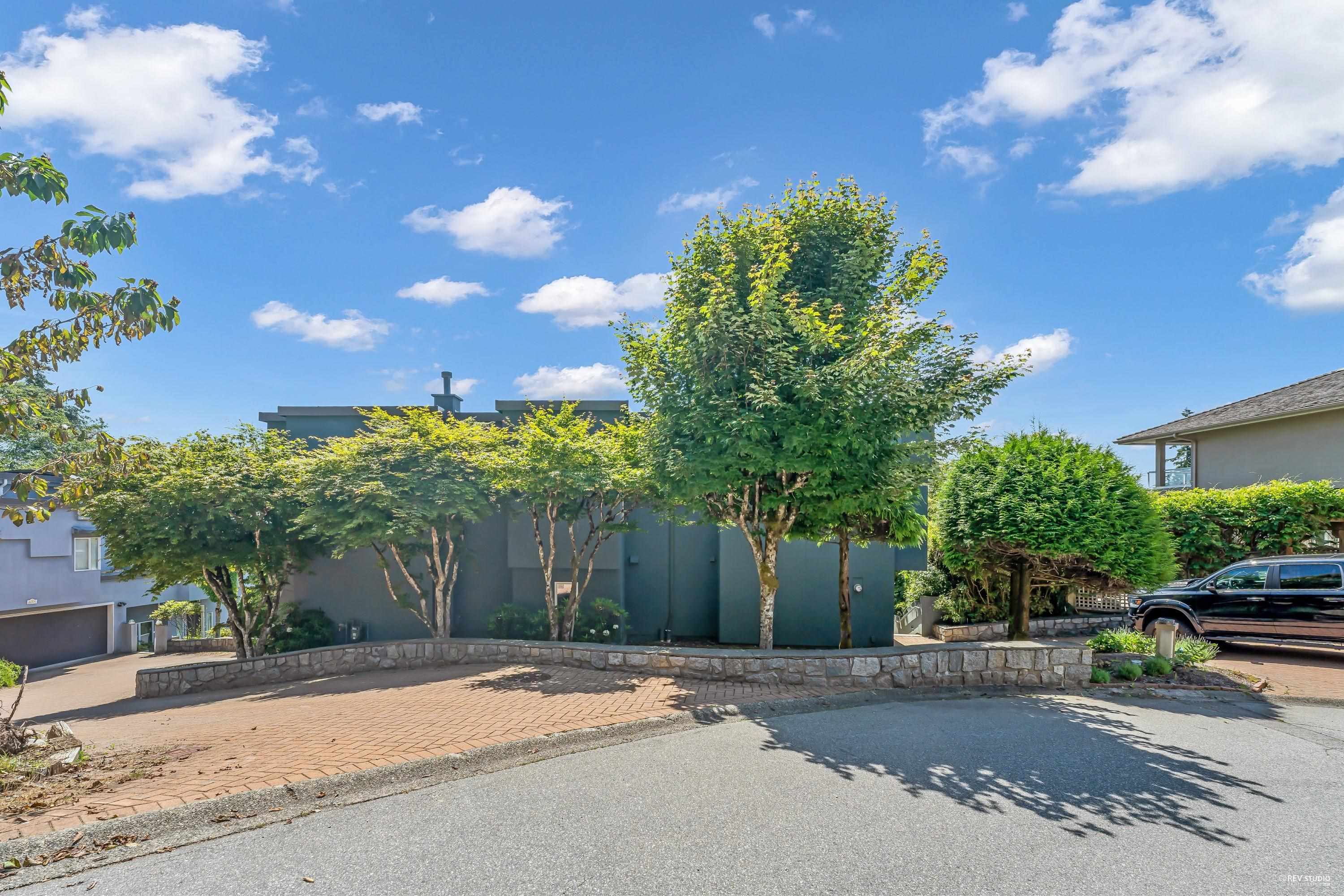 Listing image of 2611 WESTHILL WAY