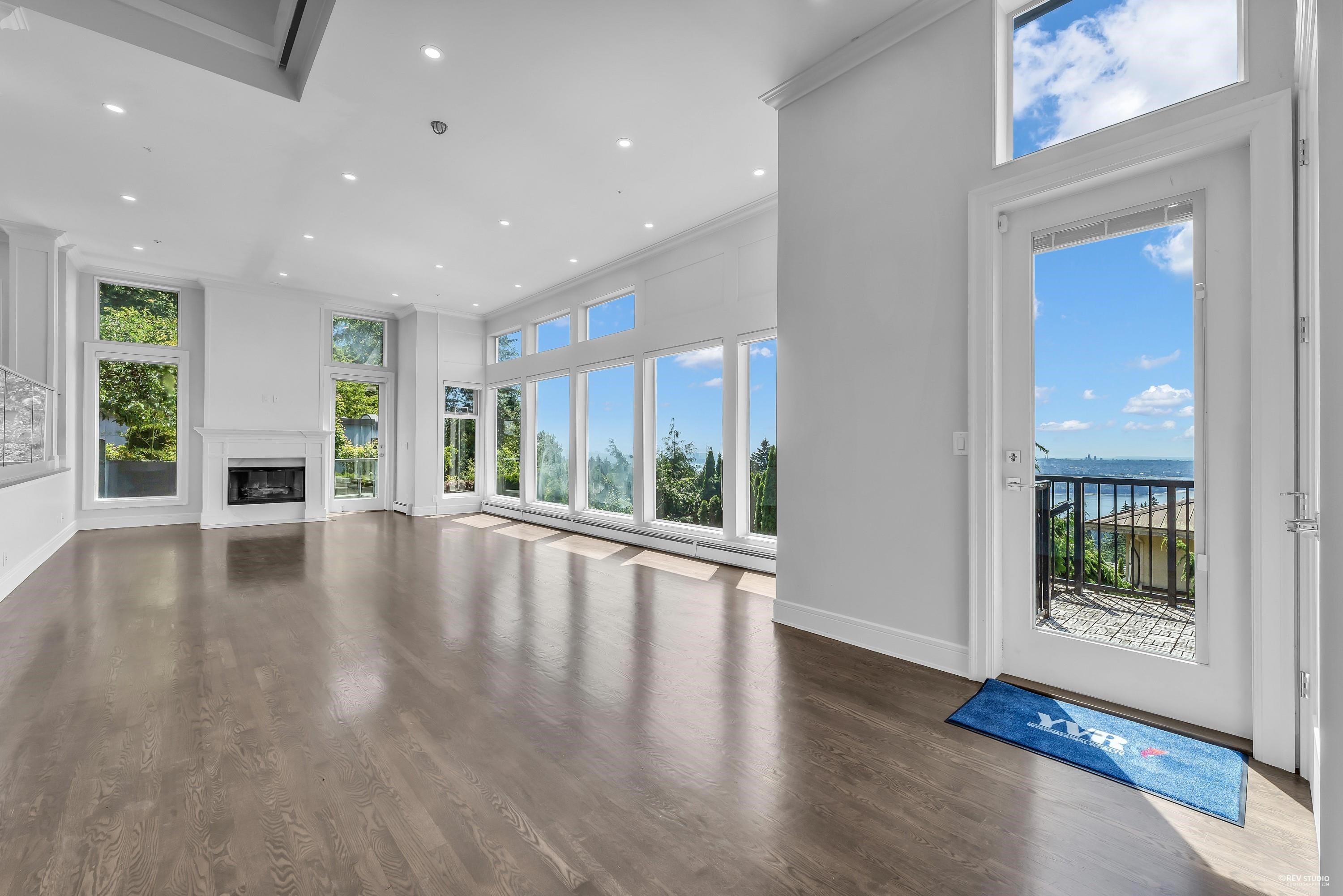 Listing image of 2611 WESTHILL WAY