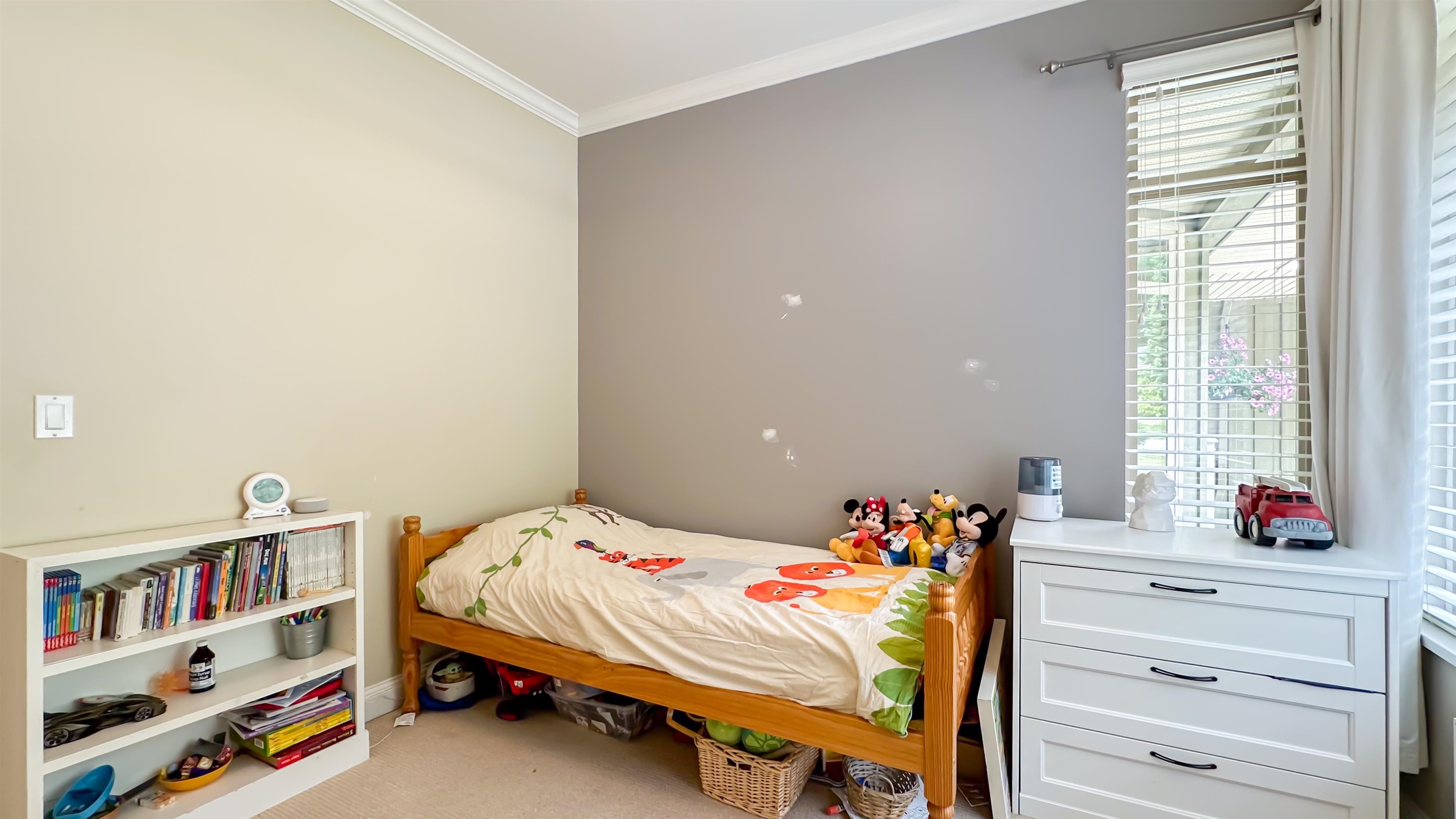 Listing image of 158 STONEGATE DRIVE