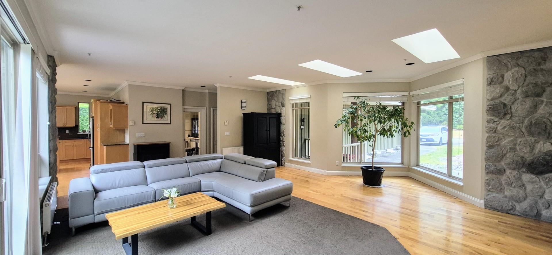 Listing image of 158 STONEGATE DRIVE
