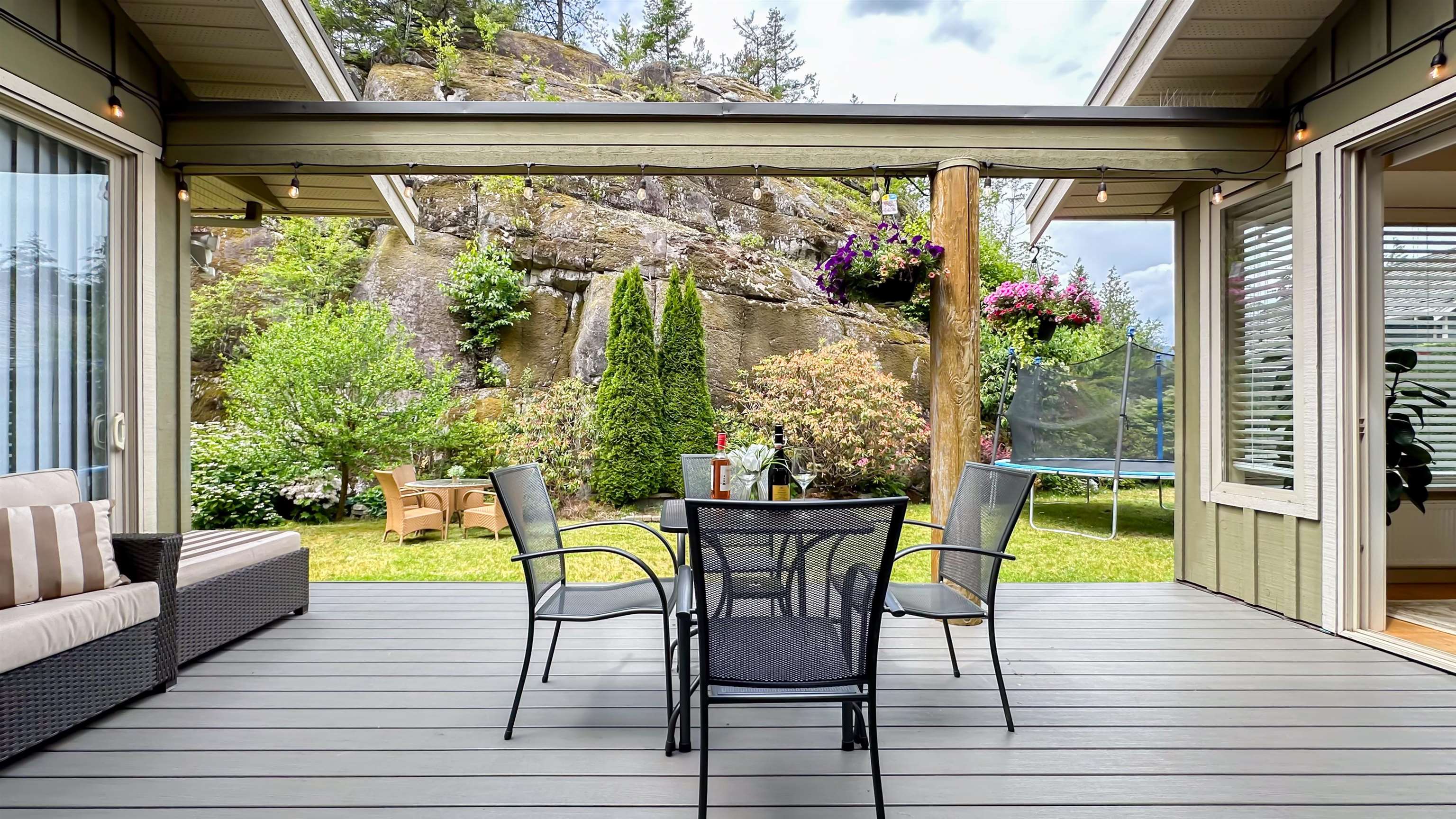Listing image of 158 STONEGATE DRIVE