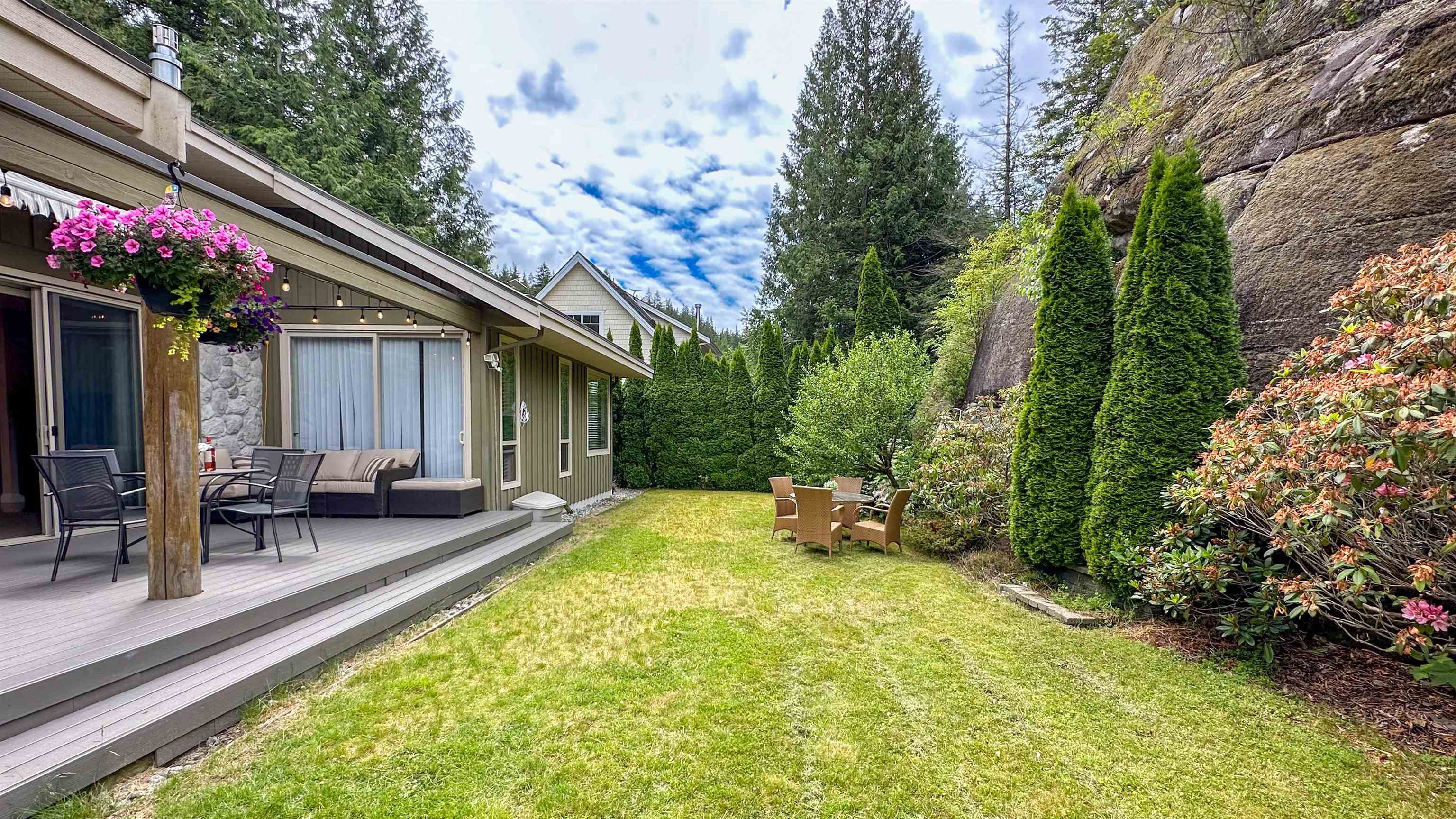 Listing image of 158 STONEGATE DRIVE