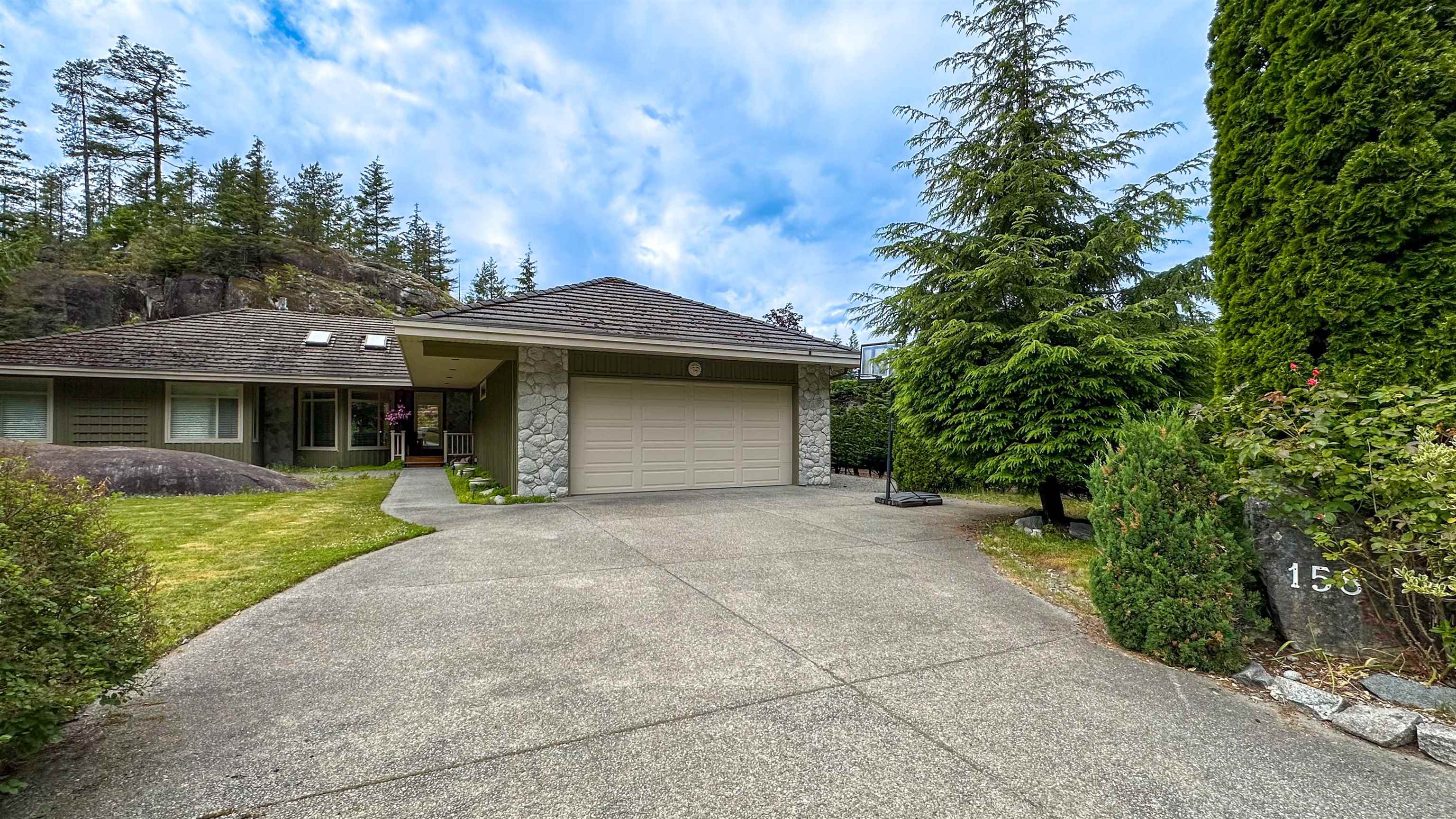 Listing image of 158 STONEGATE DRIVE