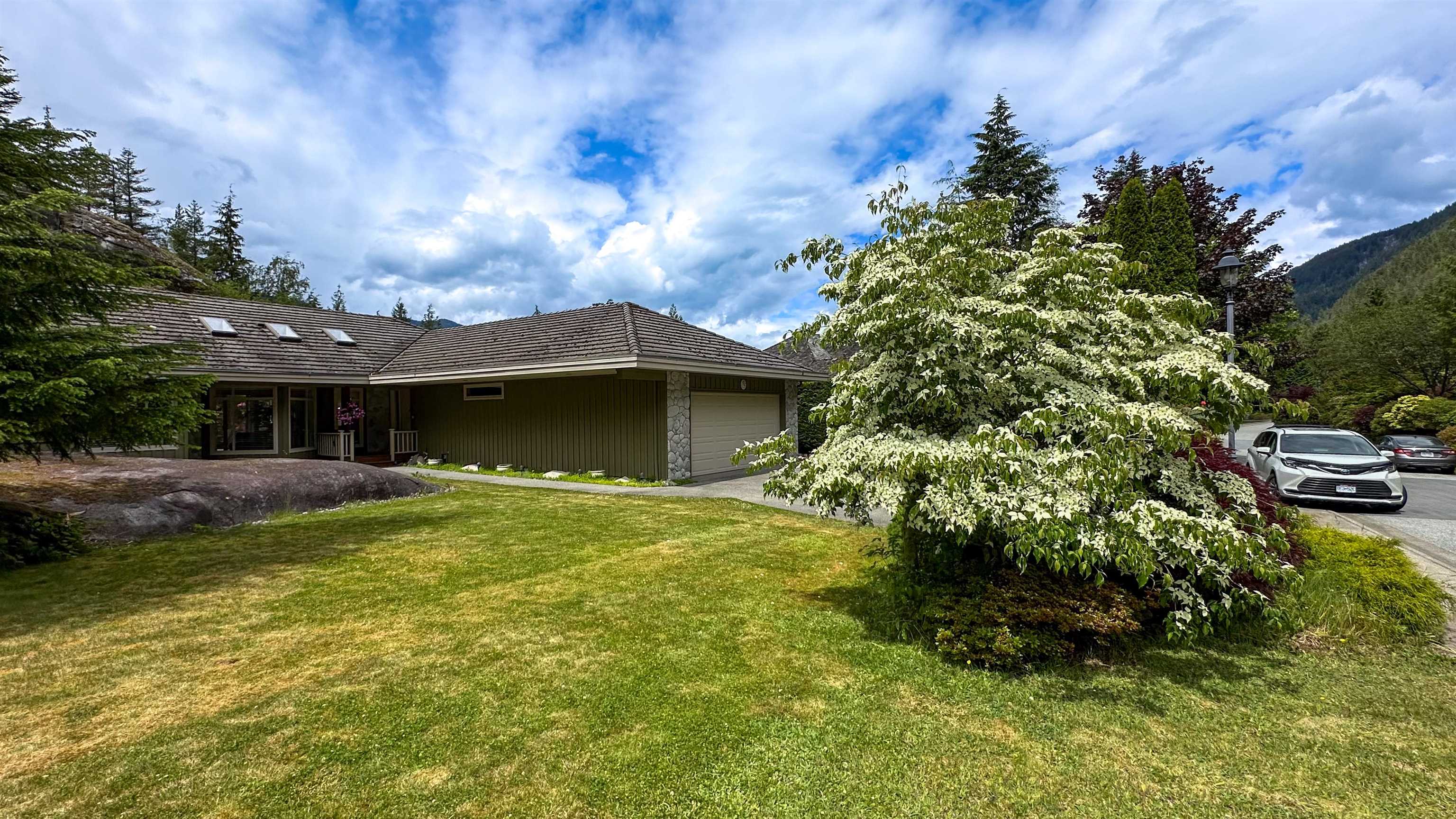 Listing image of 158 STONEGATE DRIVE