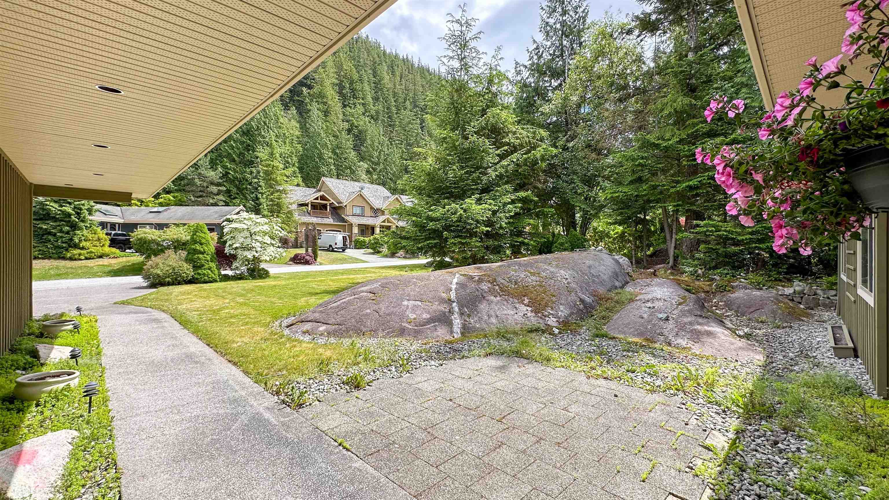 Listing image of 158 STONEGATE DRIVE