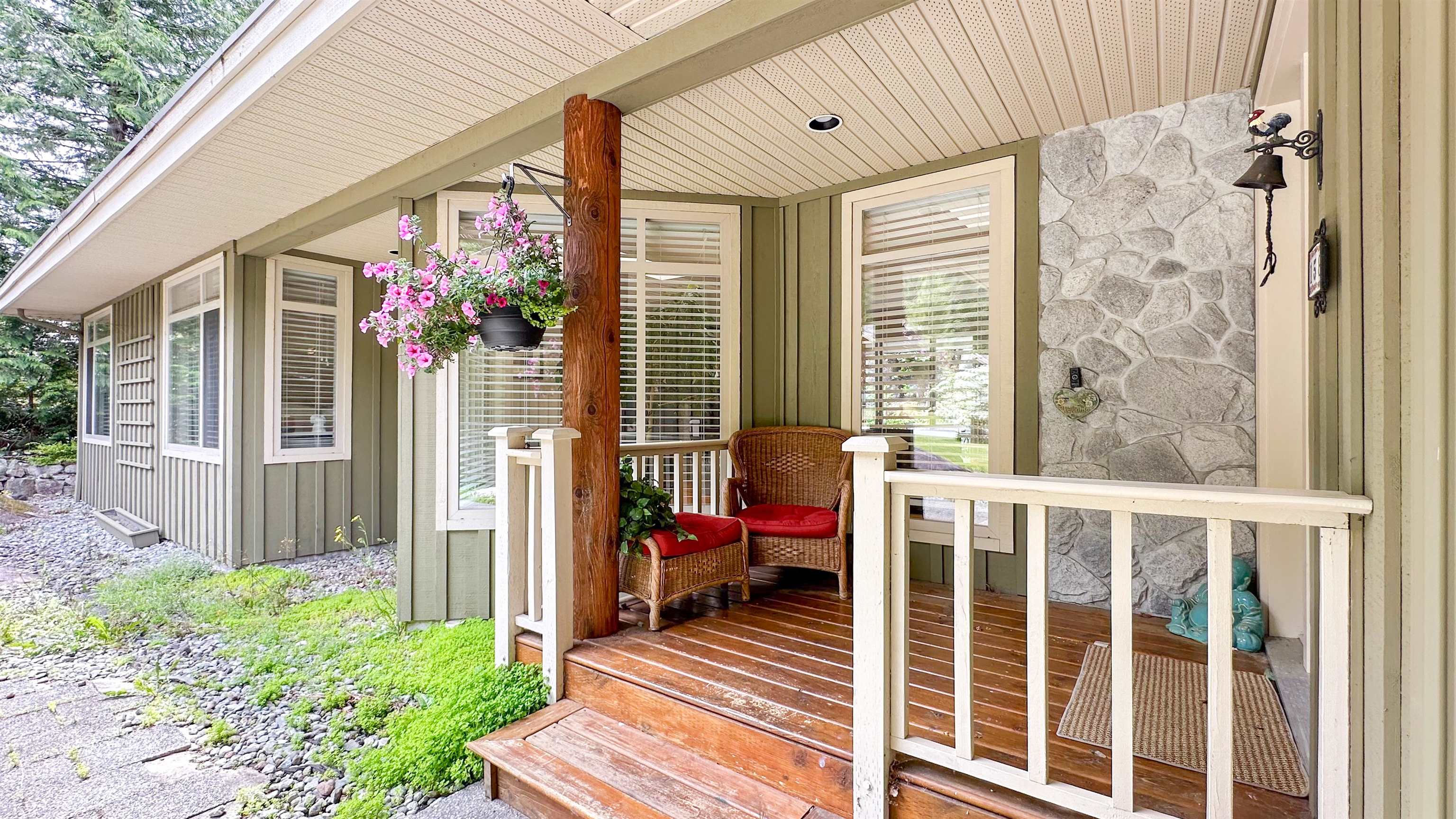 Listing image of 158 STONEGATE DRIVE