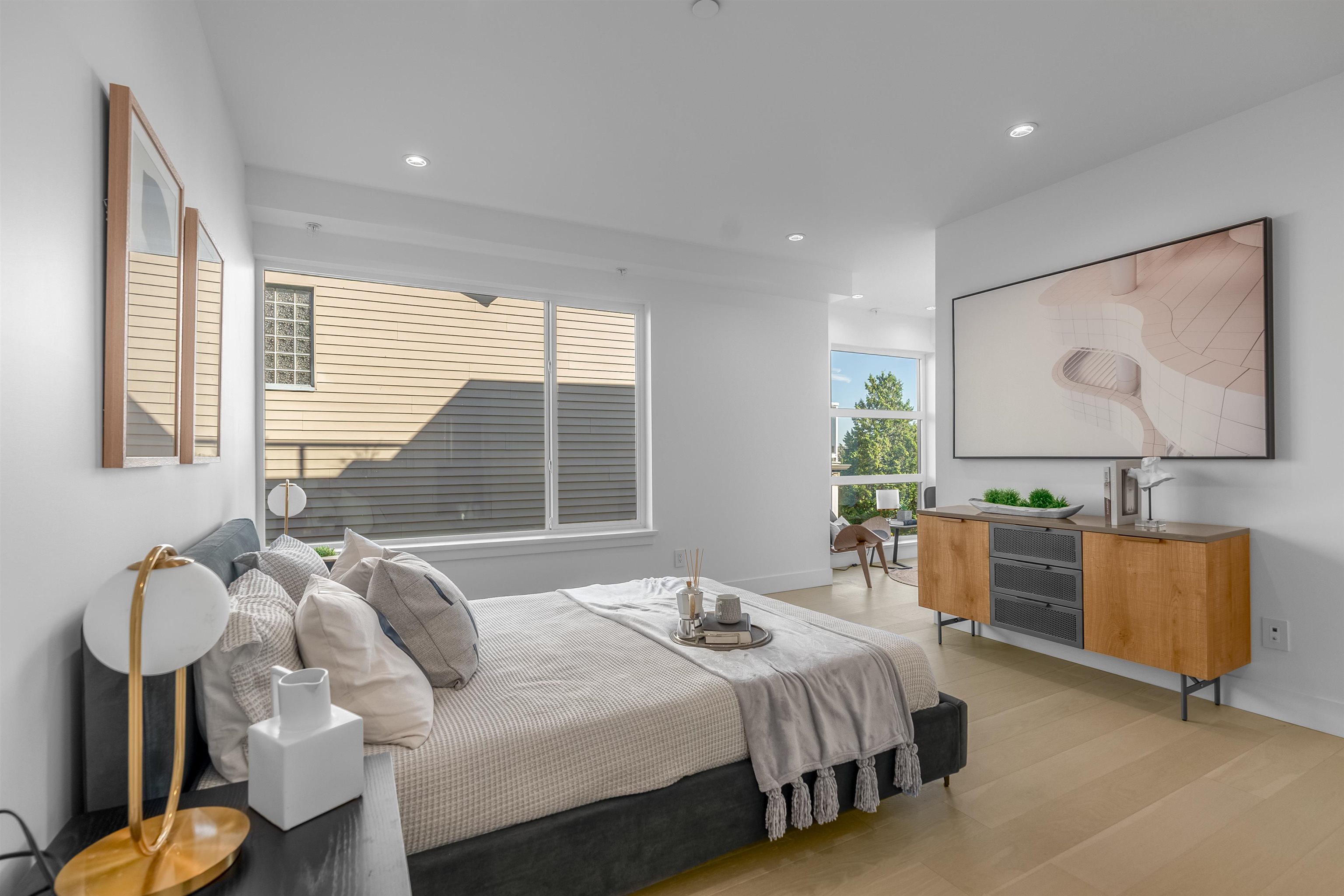 Listing image of 1 434 E 1ST STREET
