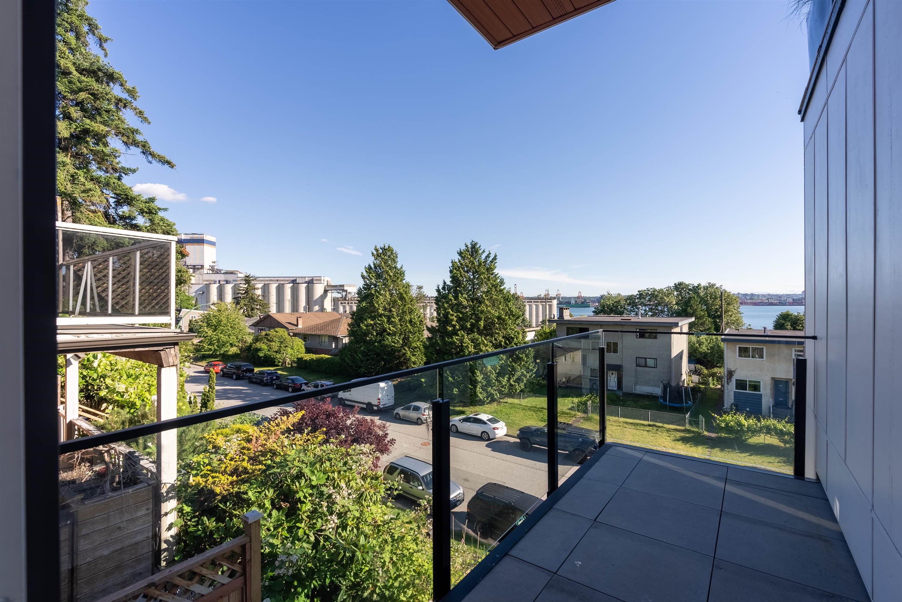 Listing image of 1 434 E 1ST STREET