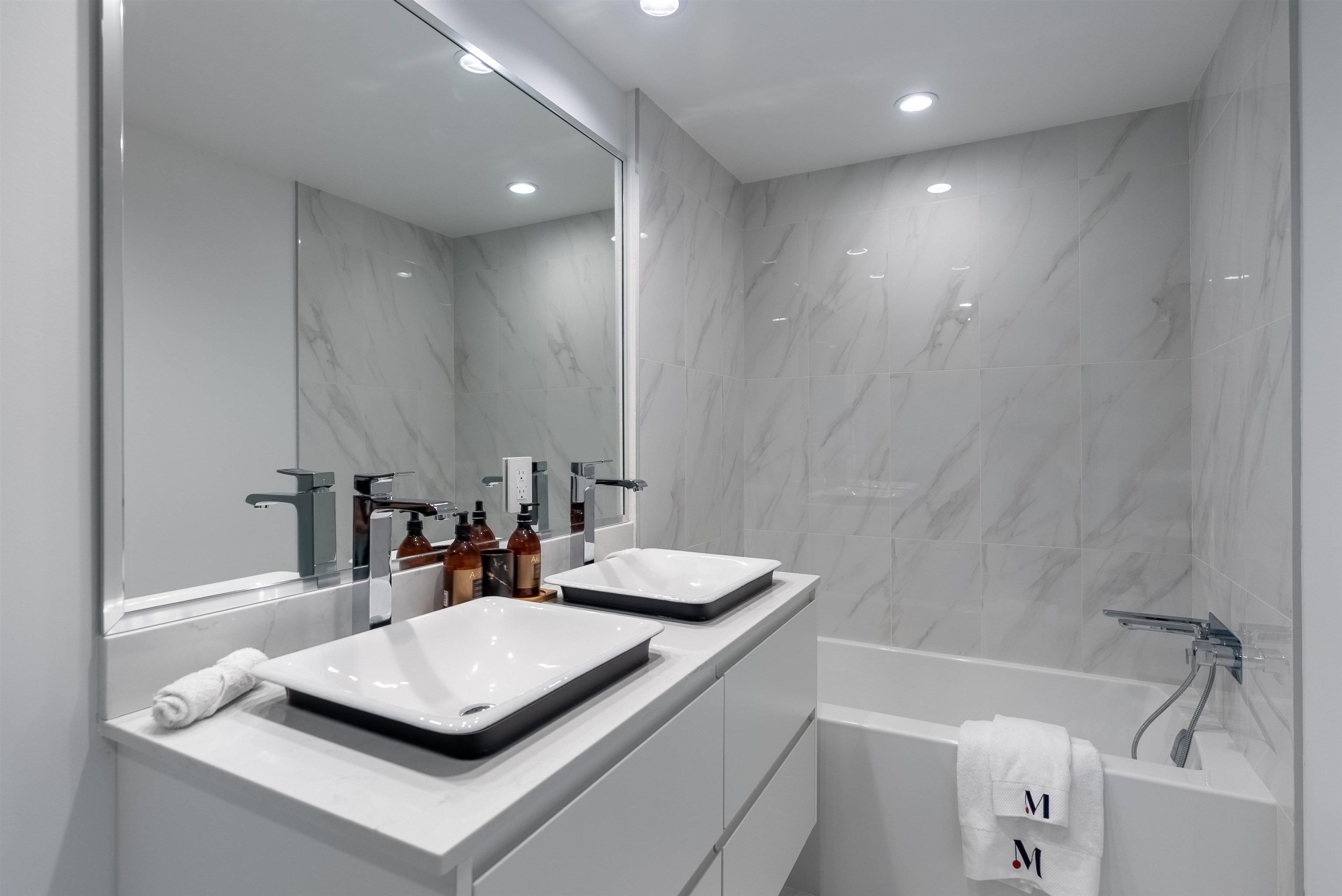 Listing image of 1 434 E 1ST STREET