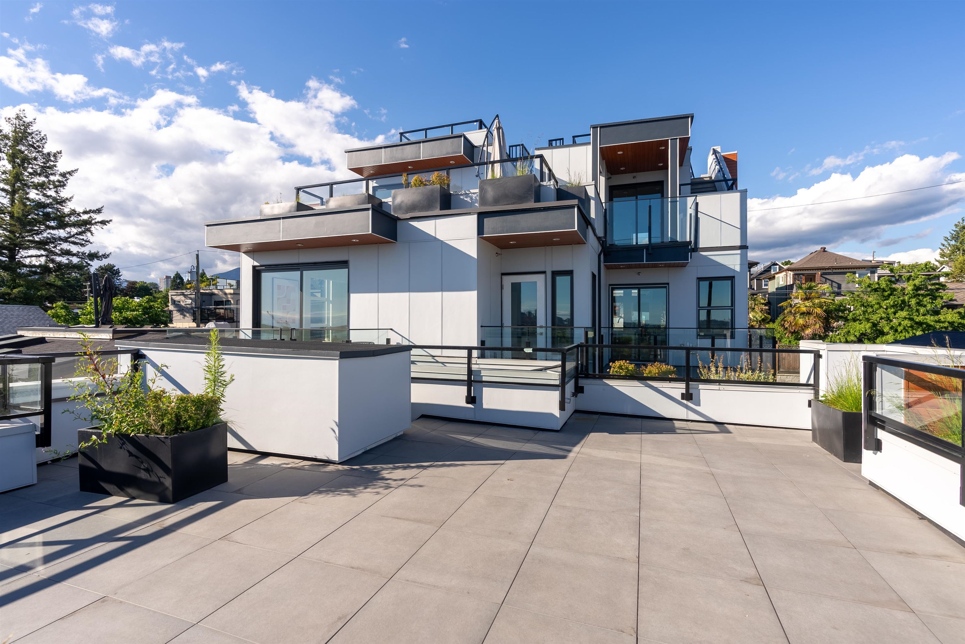Listing image of 1 434 E 1ST STREET