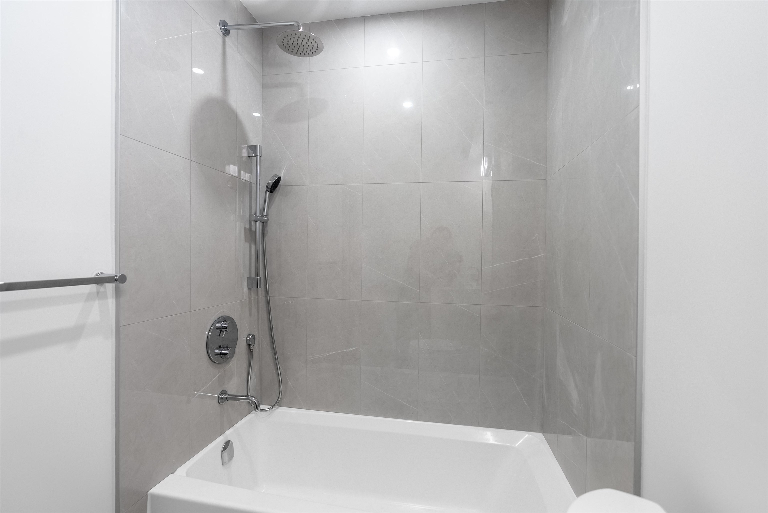 Listing image of 1 434 E 1ST STREET