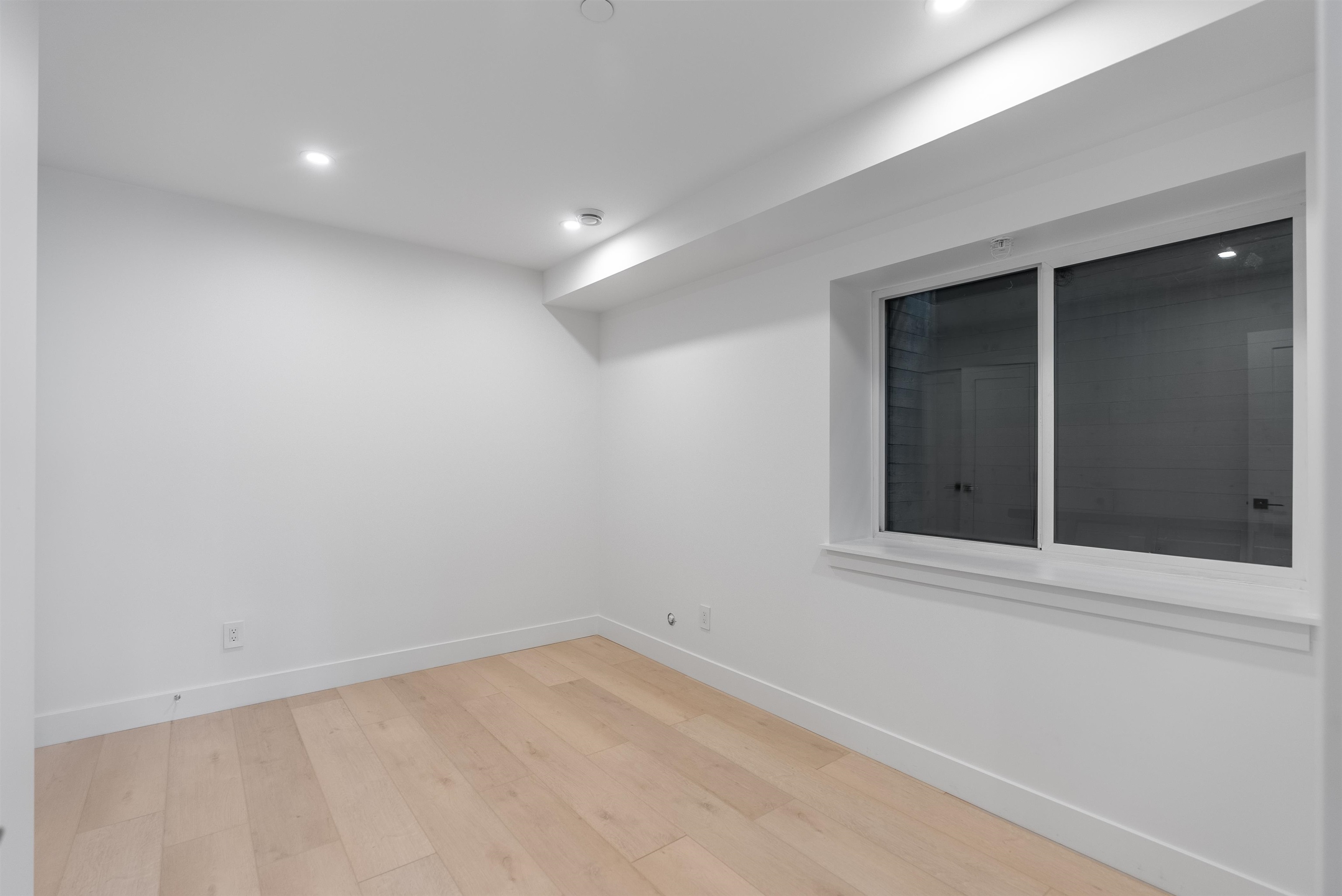 Listing image of 1 434 E 1ST STREET