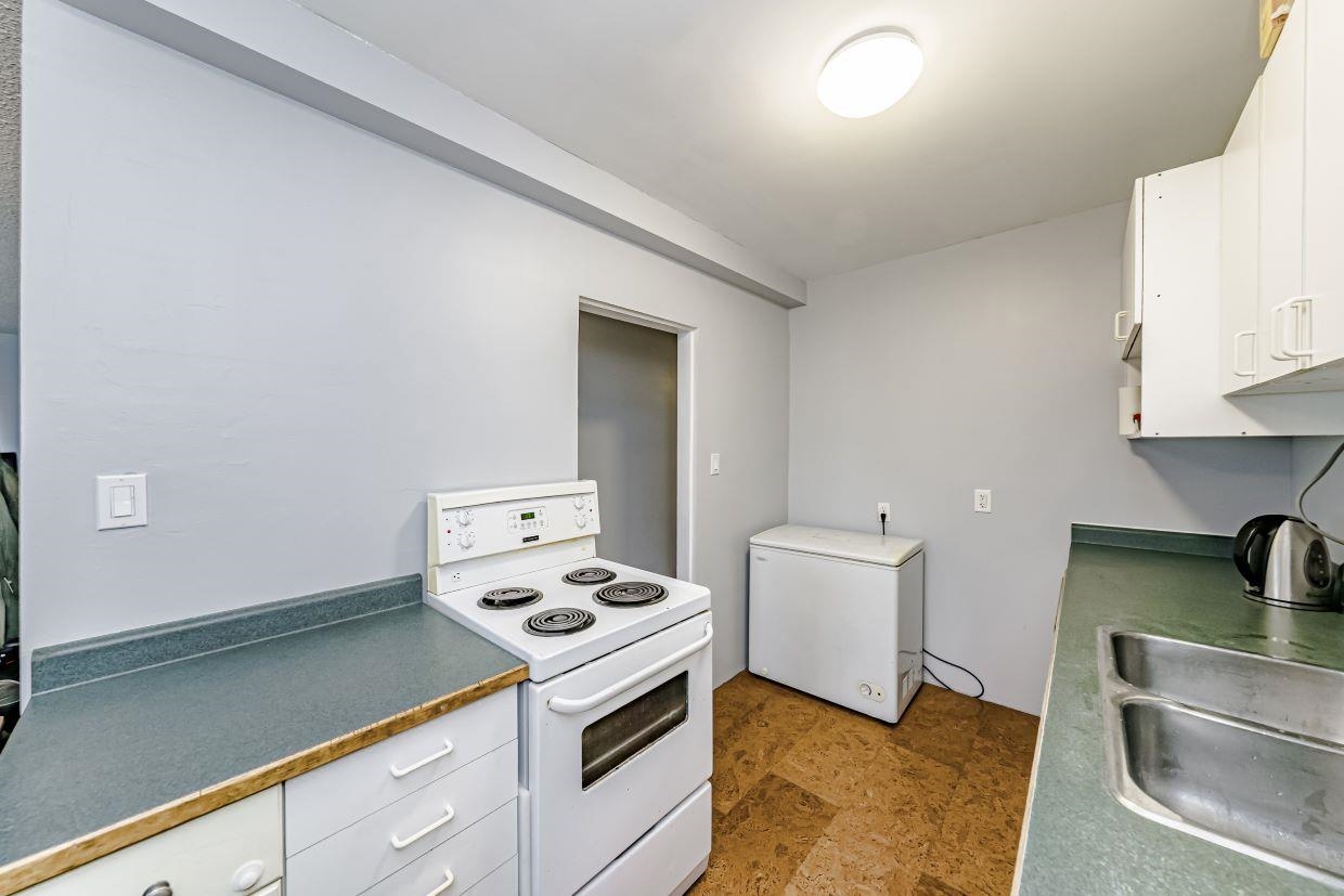 Listing image of 6 369 W 4TH STREET