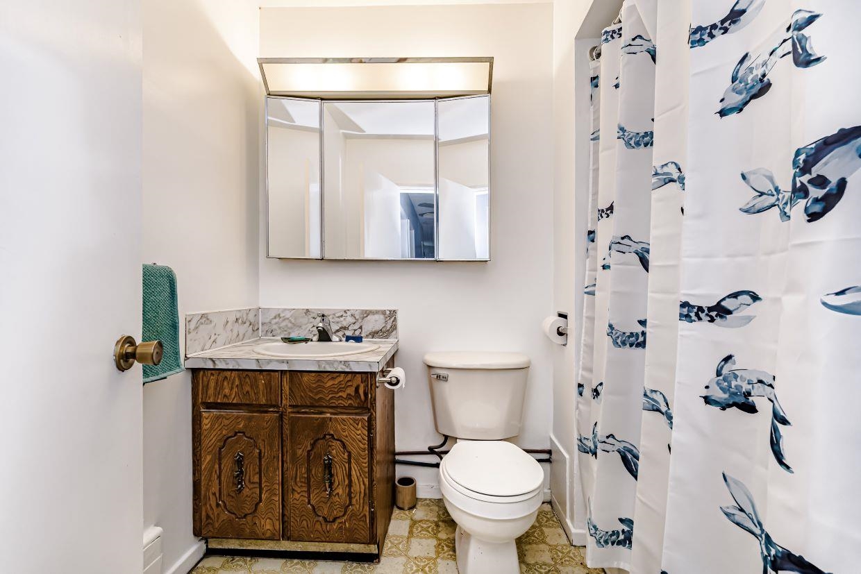 Listing image of 6 369 W 4TH STREET