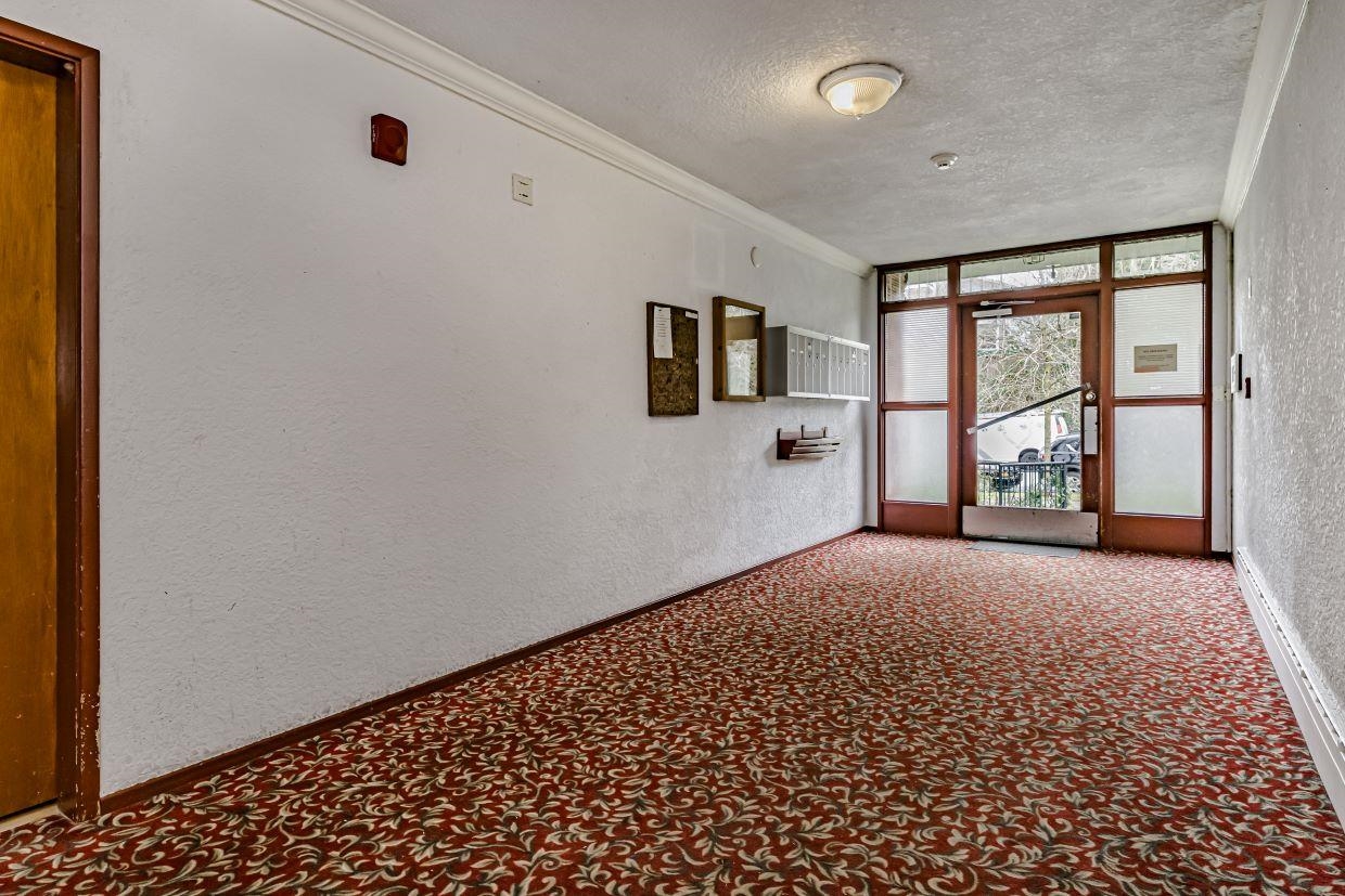 Listing image of 6 369 W 4TH STREET