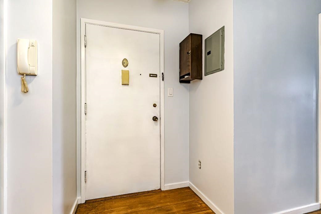 Listing image of 6 369 W 4TH STREET