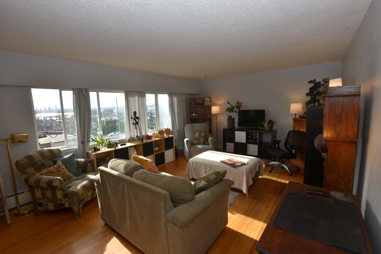 Listing image of 6 369 W 4TH STREET