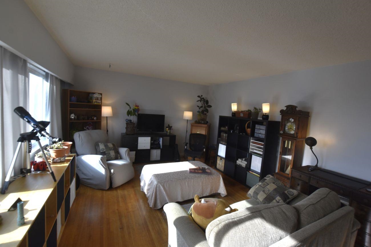 Listing image of 6 369 W 4TH STREET