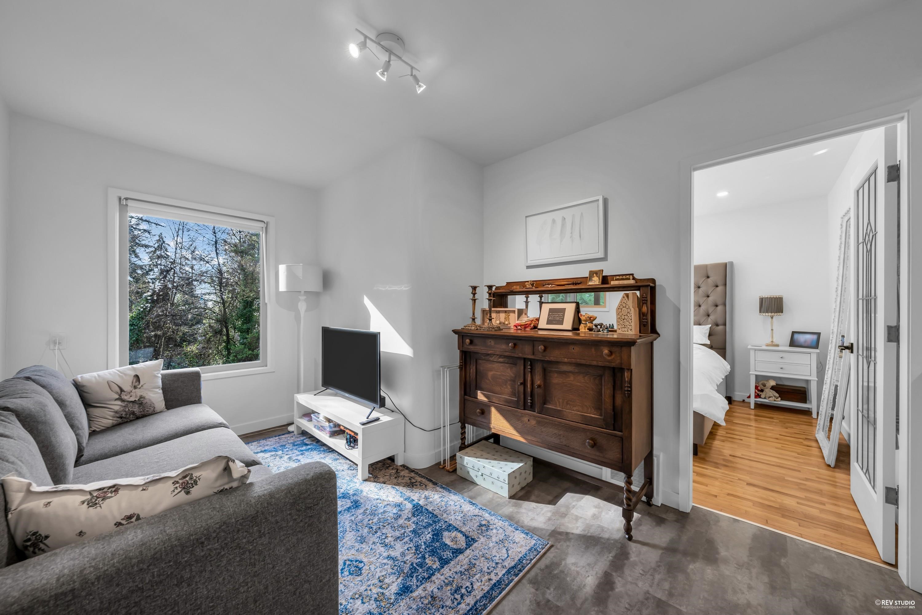 Listing image of 441 TEMPE CRESCENT