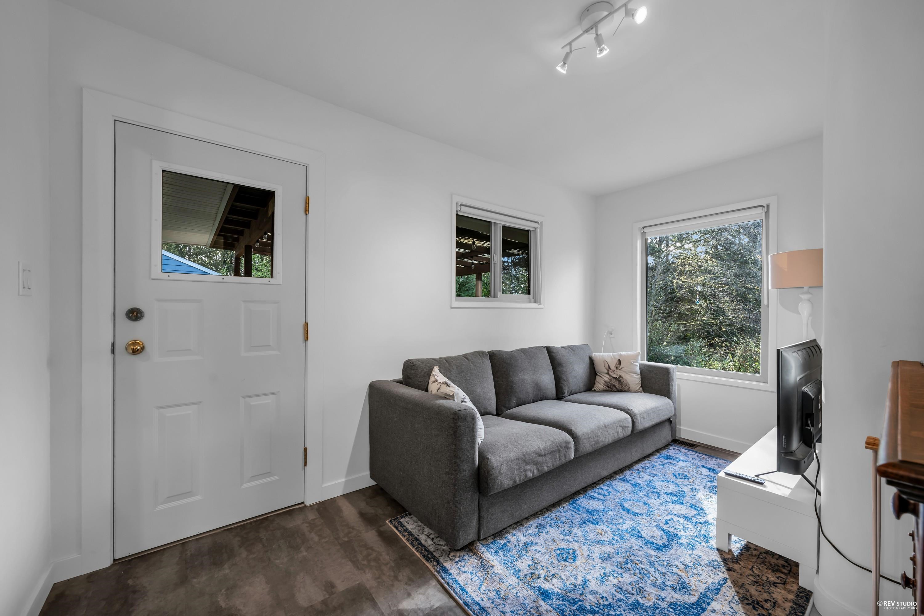 Listing image of 441 TEMPE CRESCENT