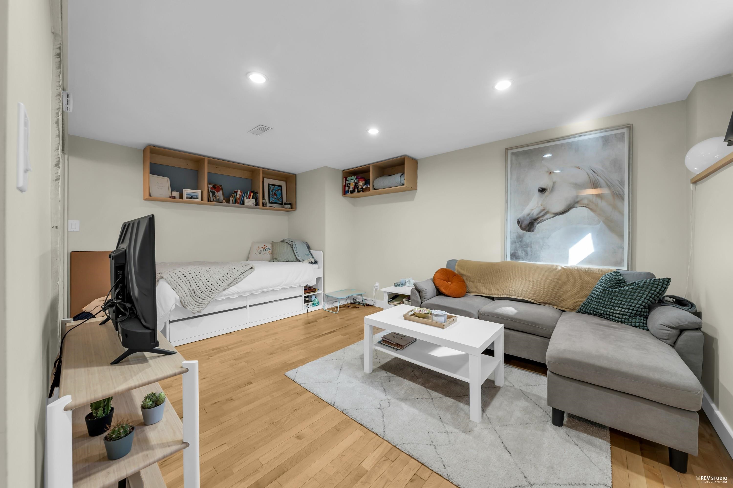 Listing image of 441 TEMPE CRESCENT