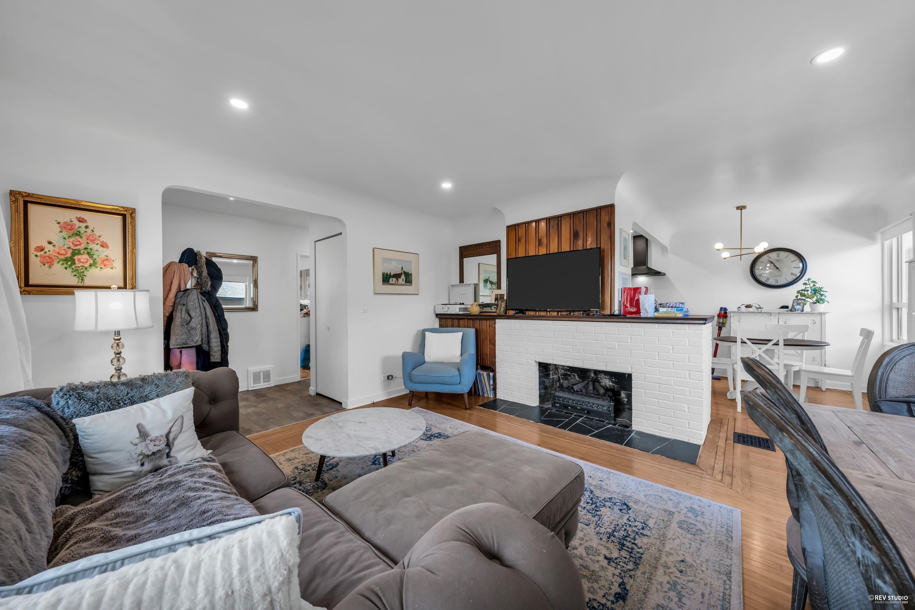 Listing image of 441 TEMPE CRESCENT