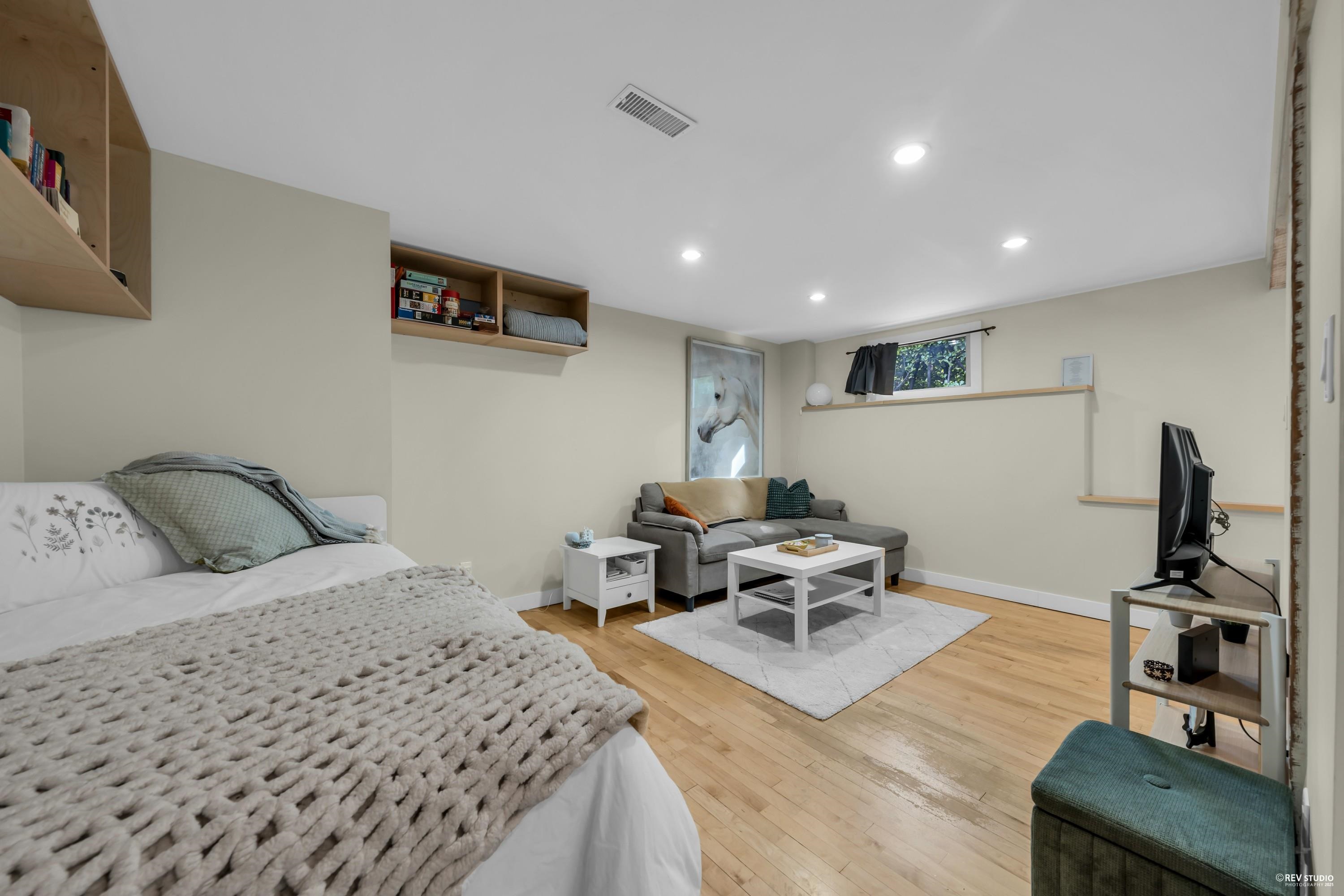 Listing image of 441 TEMPE CRESCENT