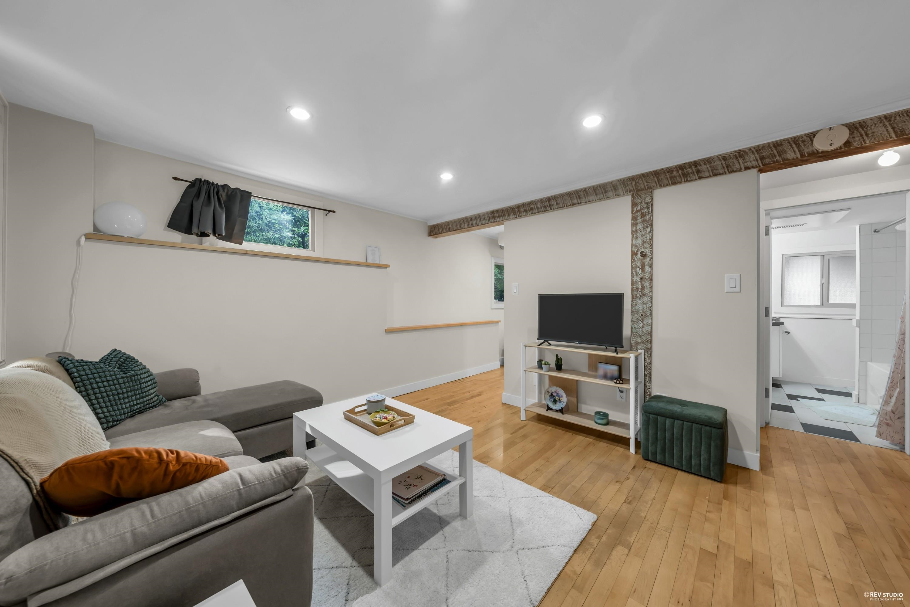 Listing image of 441 TEMPE CRESCENT
