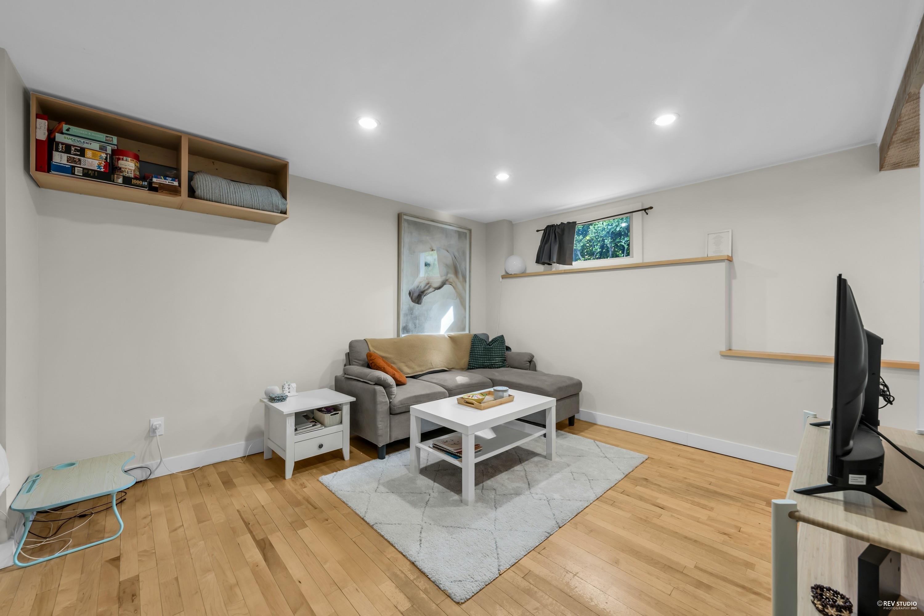 Listing image of 441 TEMPE CRESCENT