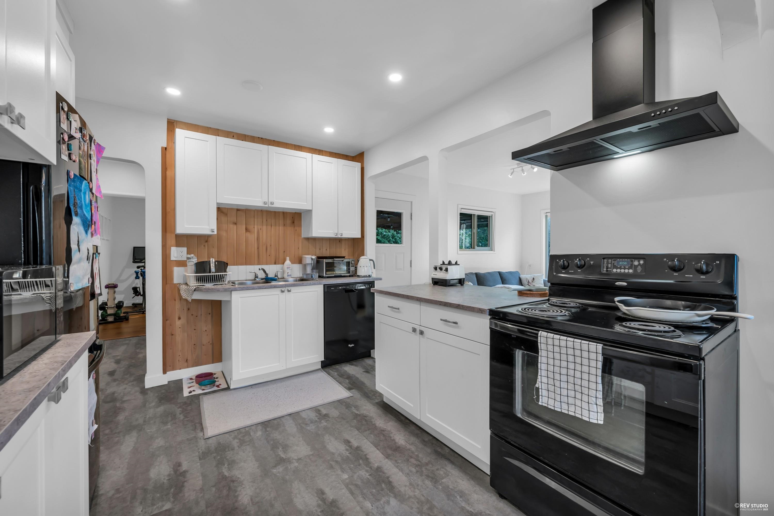 Listing image of 441 TEMPE CRESCENT