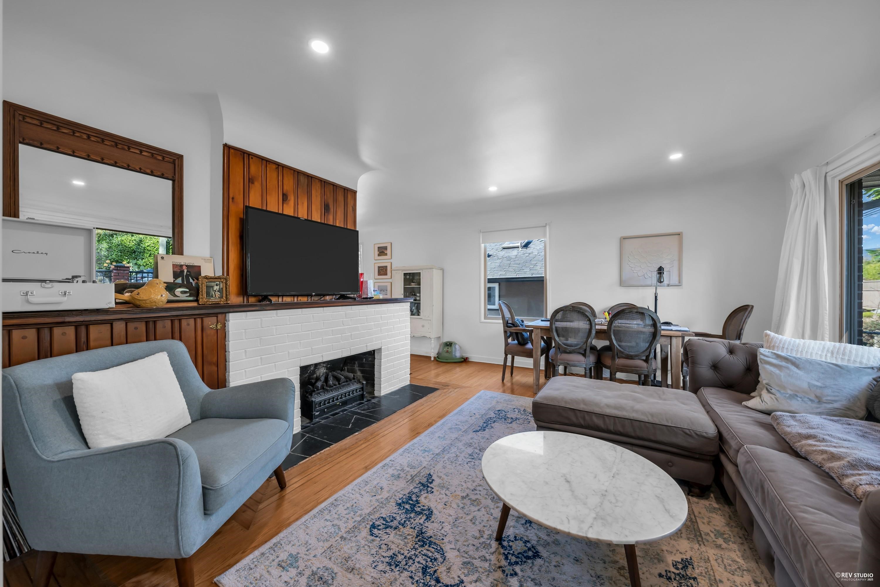 Listing image of 441 TEMPE CRESCENT