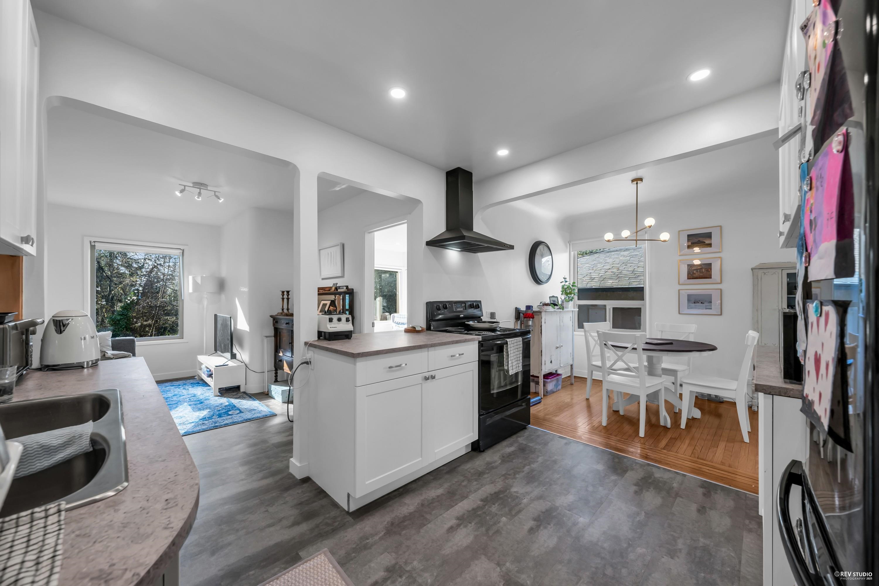 Listing image of 441 TEMPE CRESCENT