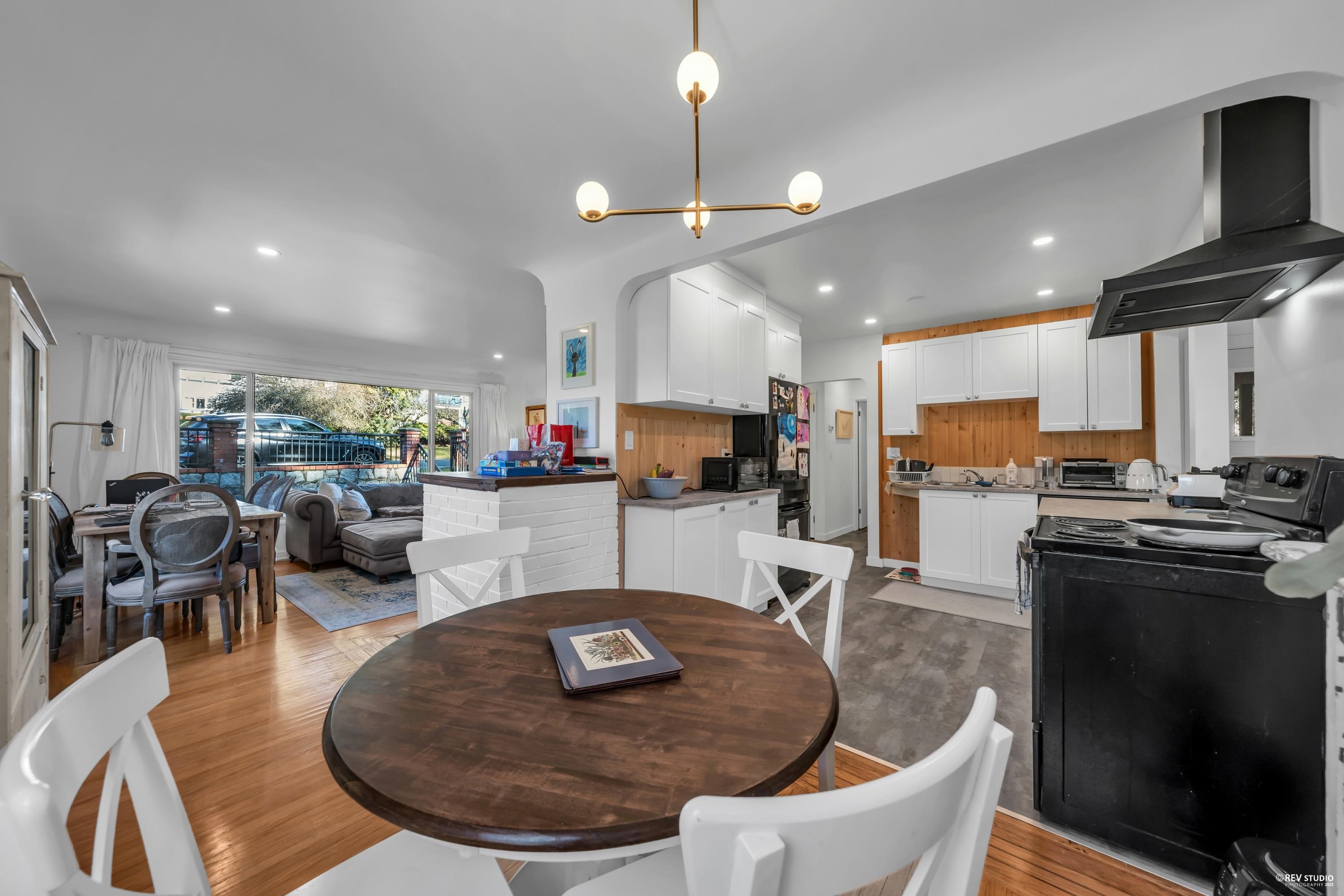 Listing image of 441 TEMPE CRESCENT