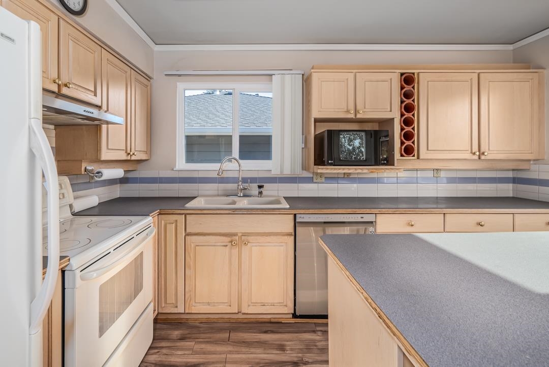 Listing image of 1069 SHAVINGTON STREET