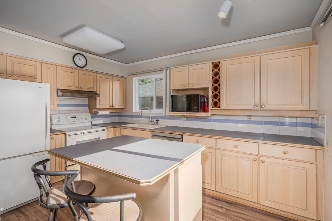 Listing image of 1069 SHAVINGTON STREET