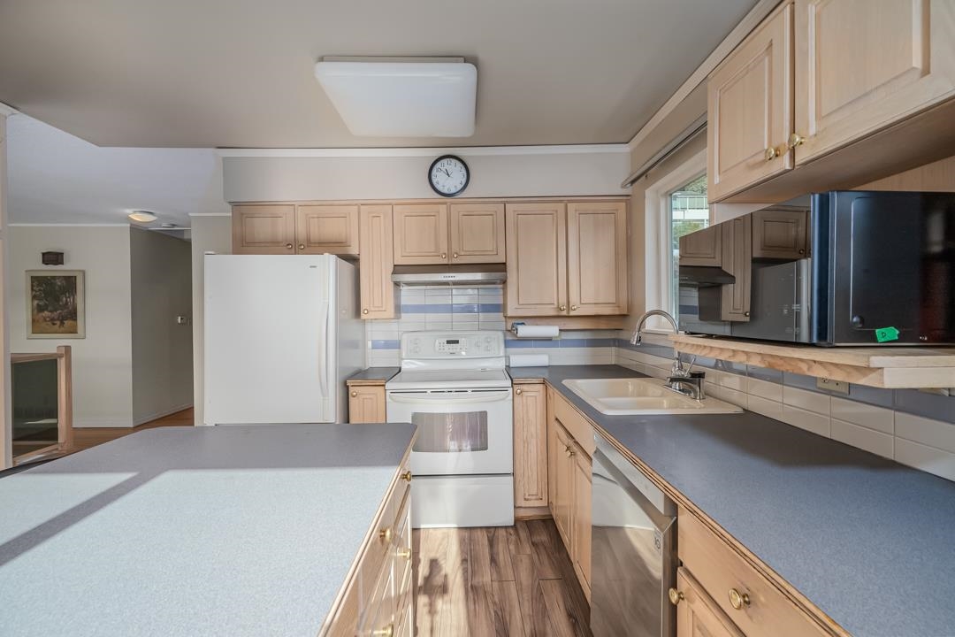 Listing image of 1069 SHAVINGTON STREET