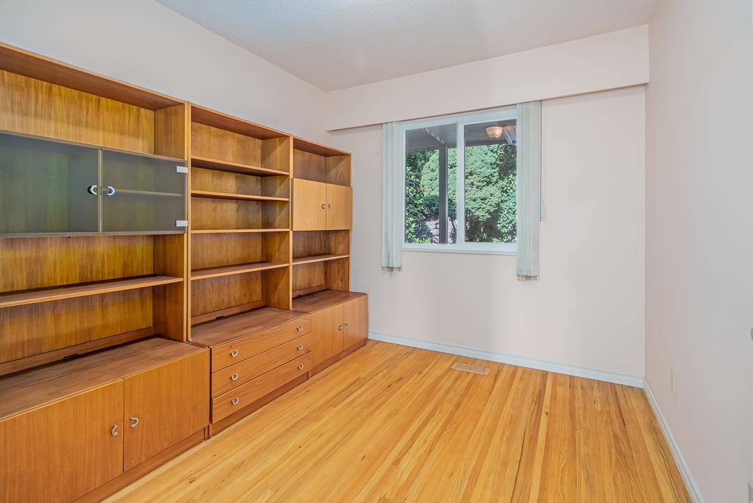 Listing image of 1069 SHAVINGTON STREET