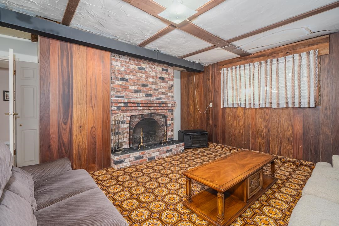 Listing image of 1069 SHAVINGTON STREET
