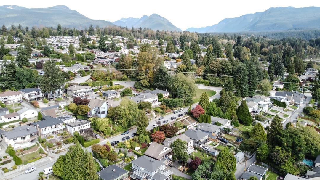Listing image of 1069 SHAVINGTON STREET