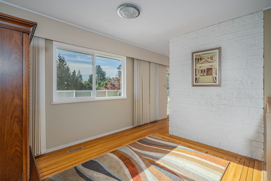 Listing image of 1069 SHAVINGTON STREET