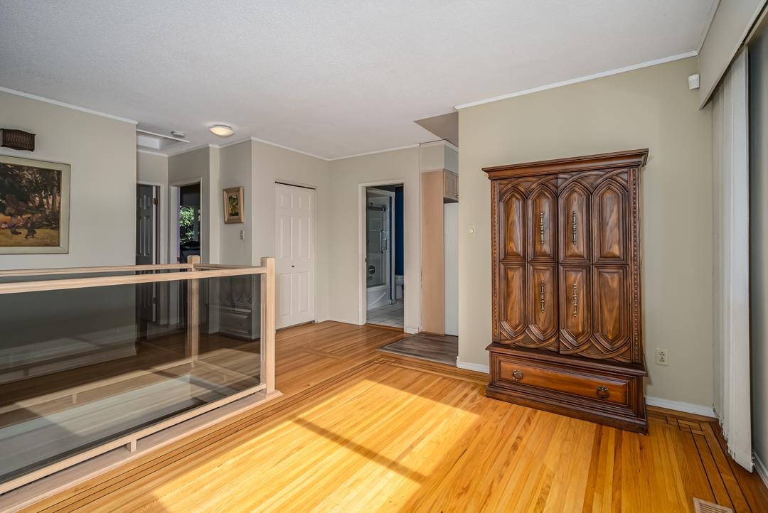 Listing image of 1069 SHAVINGTON STREET