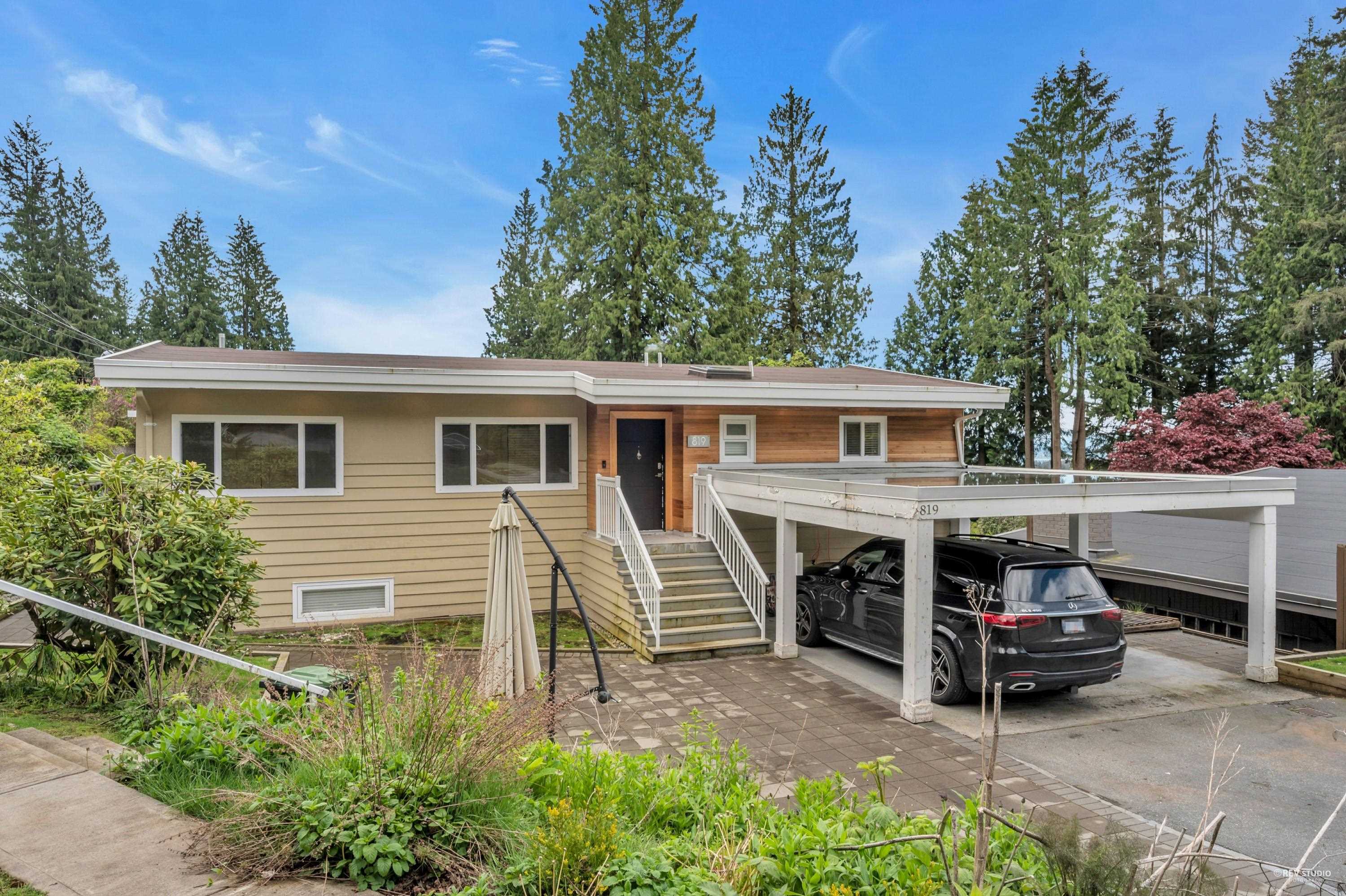 Listing image of 819 PROSPECT AVENUE