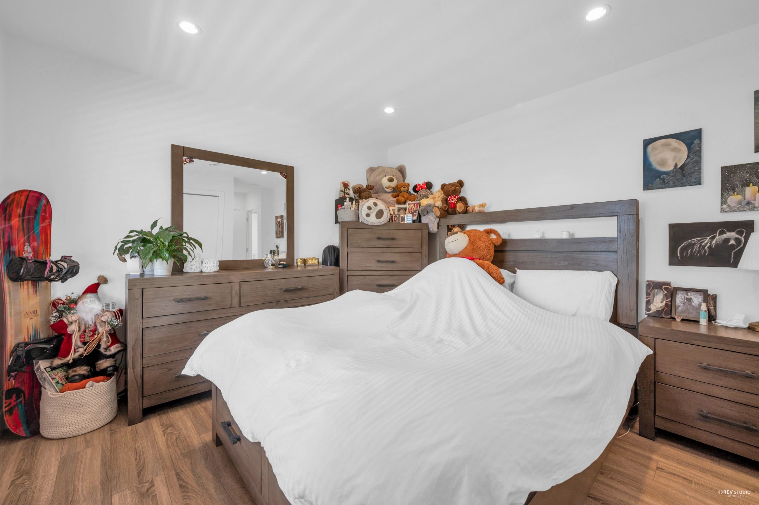 Listing image of 819 PROSPECT AVENUE