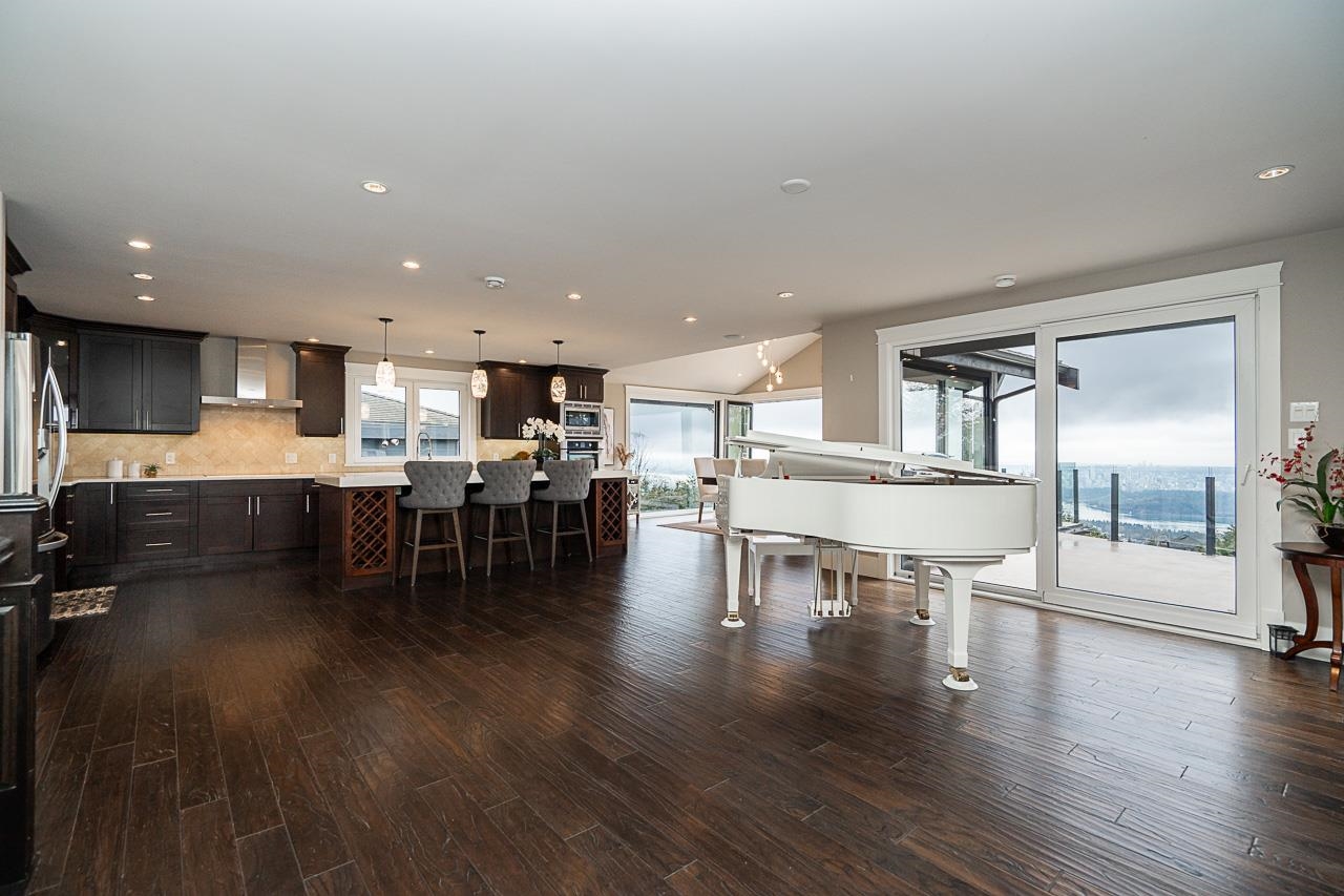 Listing image of 1575 CHARTWELL DRIVE