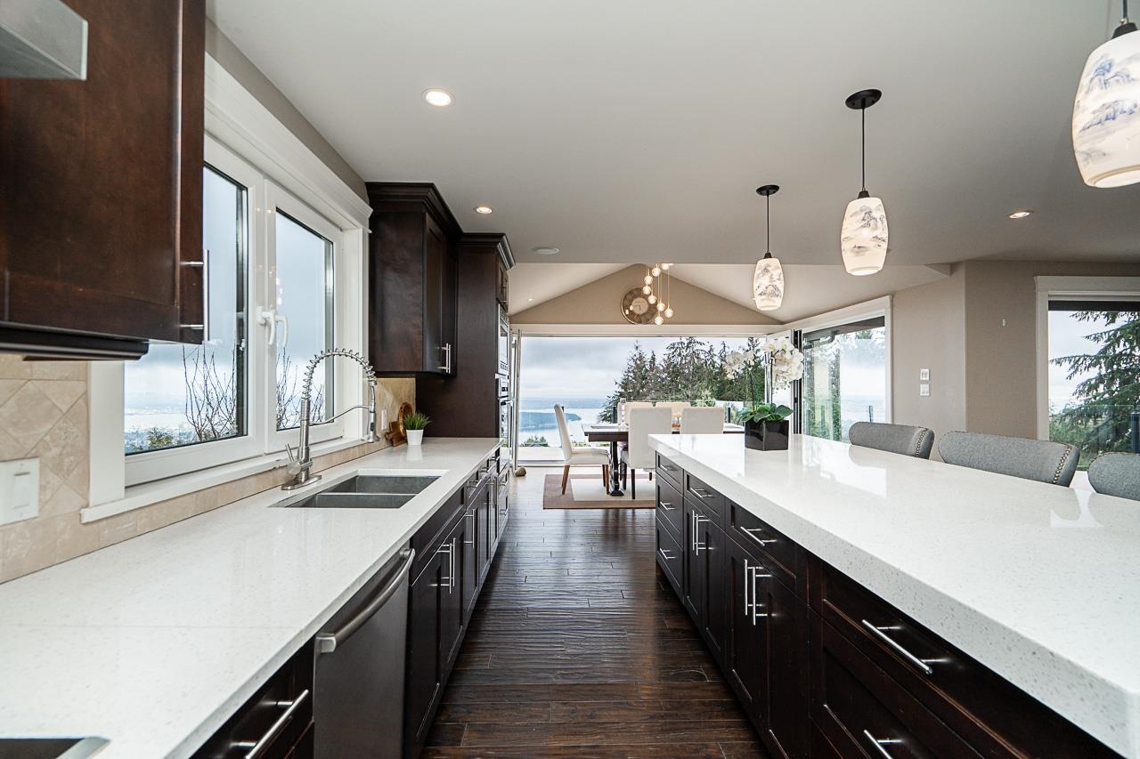 Listing image of 1575 CHARTWELL DRIVE