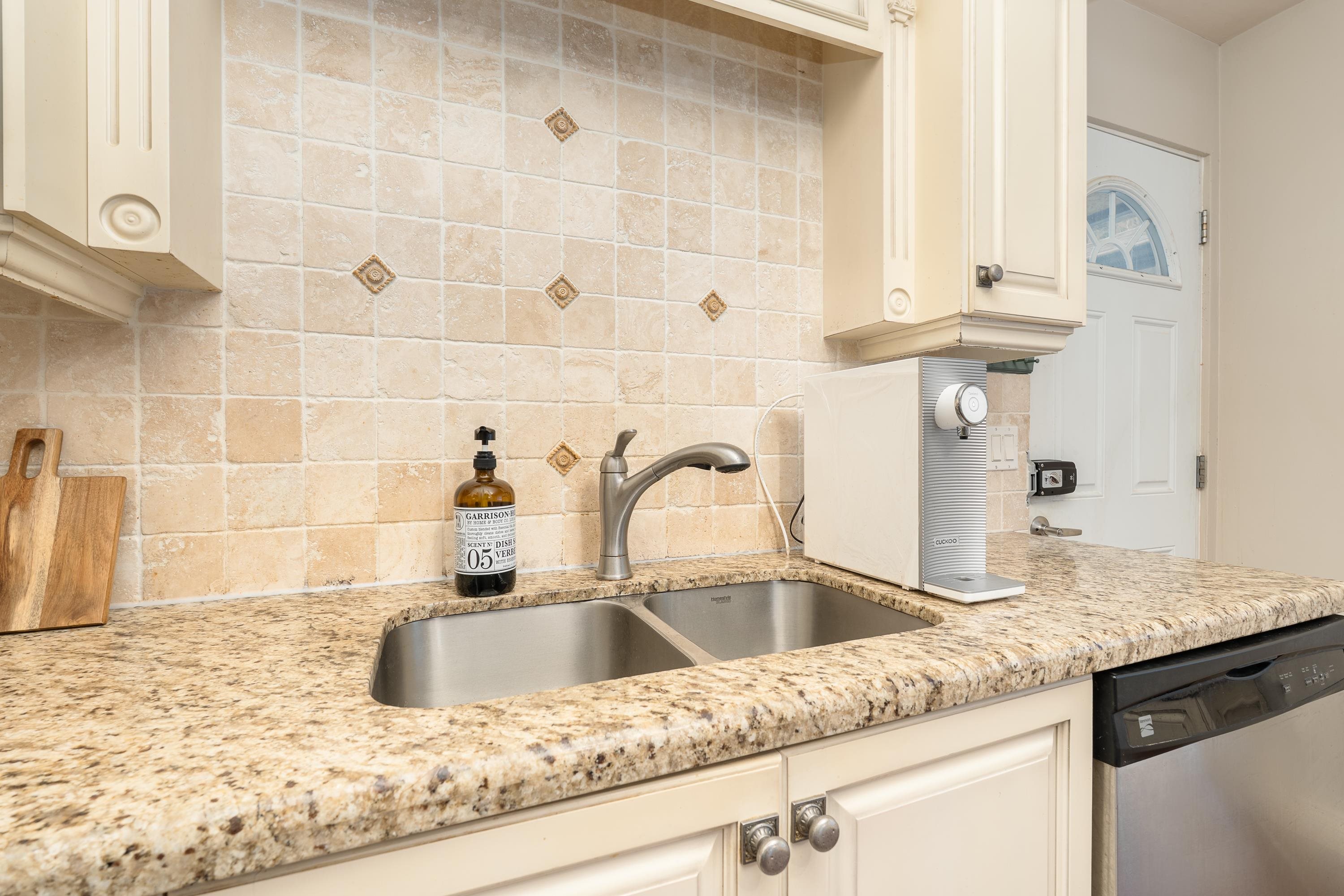 Listing image of 1068 CANYON BOULEVARD